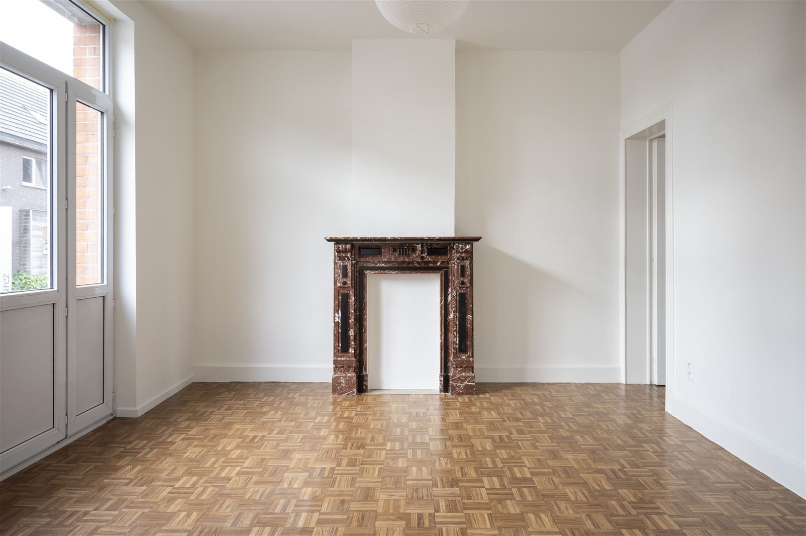 volledig gerenoveerde woning met authentieke elementen foto 24