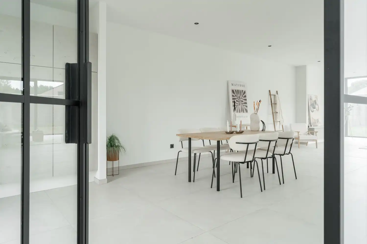 Volledige nieuwe villa met 4 slaapkamers en 3 badkamers op de Heide te Lommel. foto 3