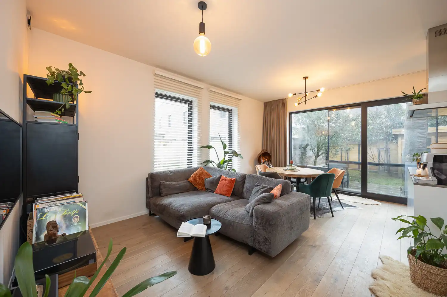 Luxueus 2-slk gelijkvloersappartement met tuin, vlakbij het Galgenweel foto {{pictureIndex}}