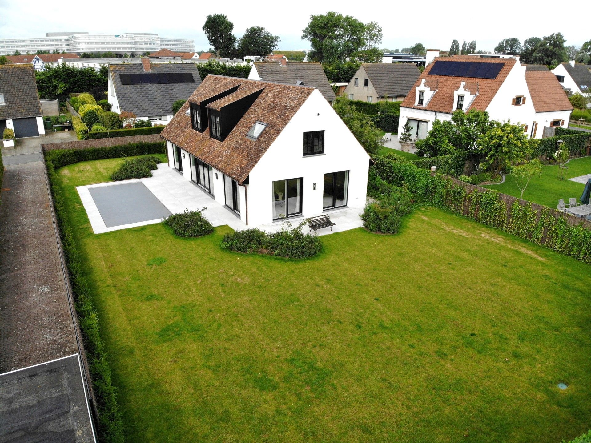 Prachtig gerenoveerde villa op een rustige ligging te Knokke foto 4