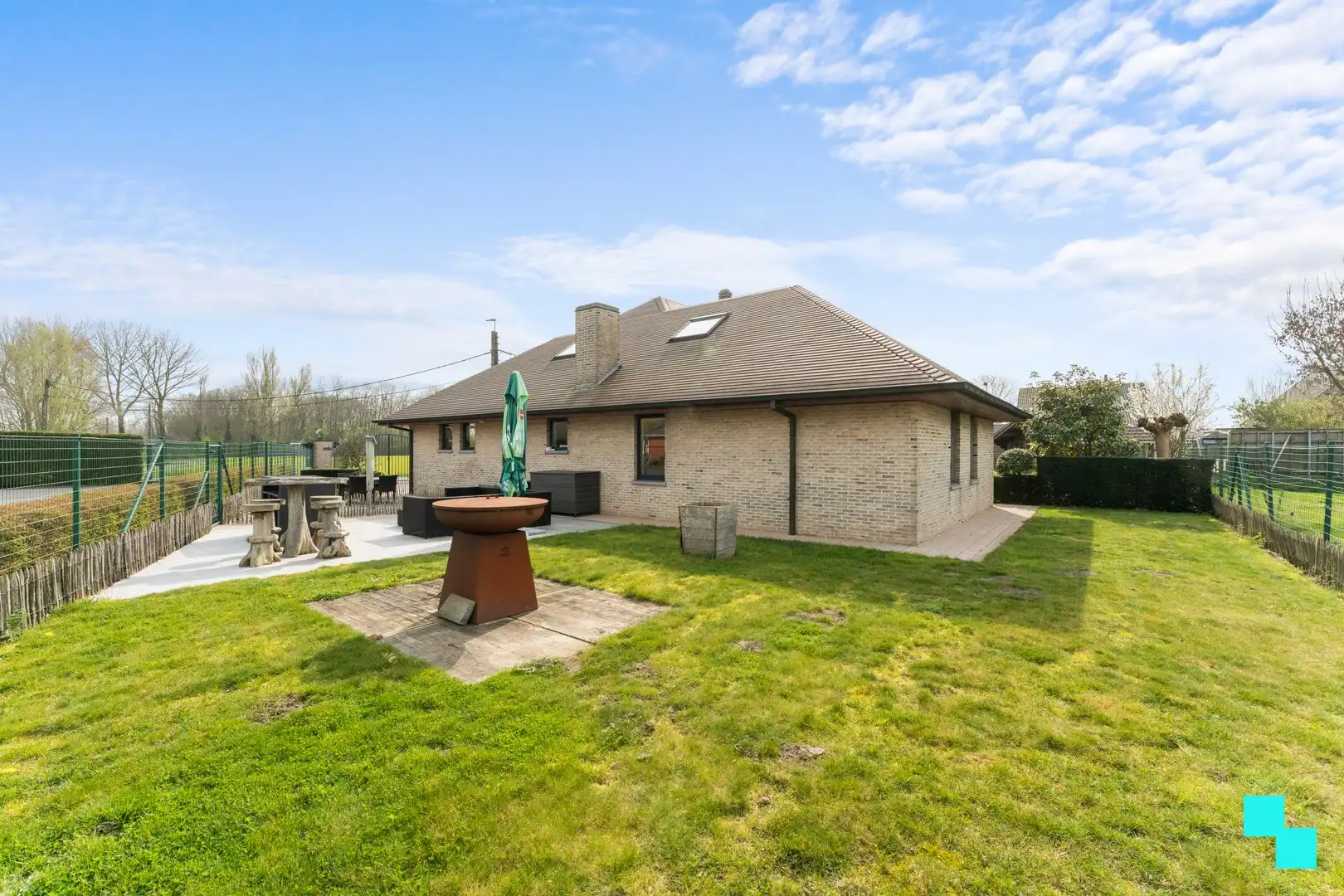 Ruime woning met loods in groene omgeving - Oekene foto 22