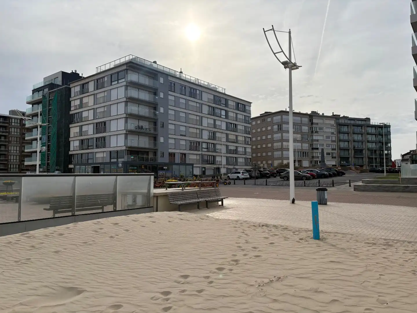 Zonnige penthouse op topligging met zijdelings zeezicht te Koksijde. foto 2