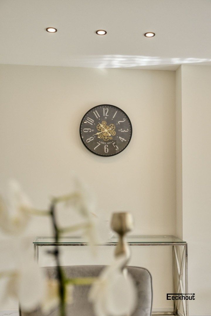 Gerenoveerde halfopen woning met grote zonnige tuin op gegeerde ligging! foto 7