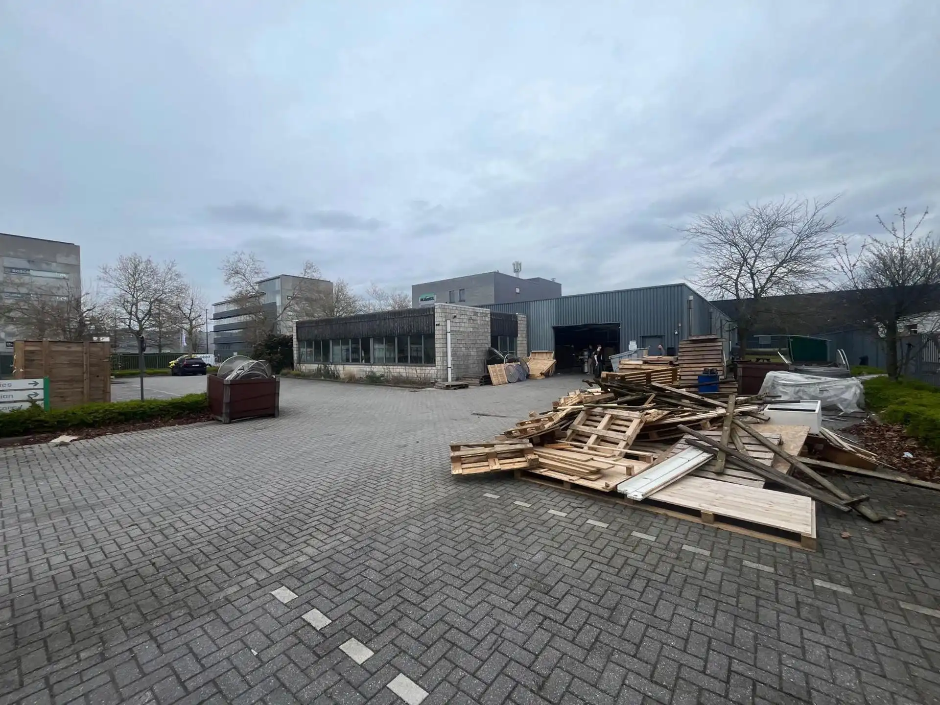 Bedrijfsgebouw magazijn met kantoren Mechelen-Noord foto 15