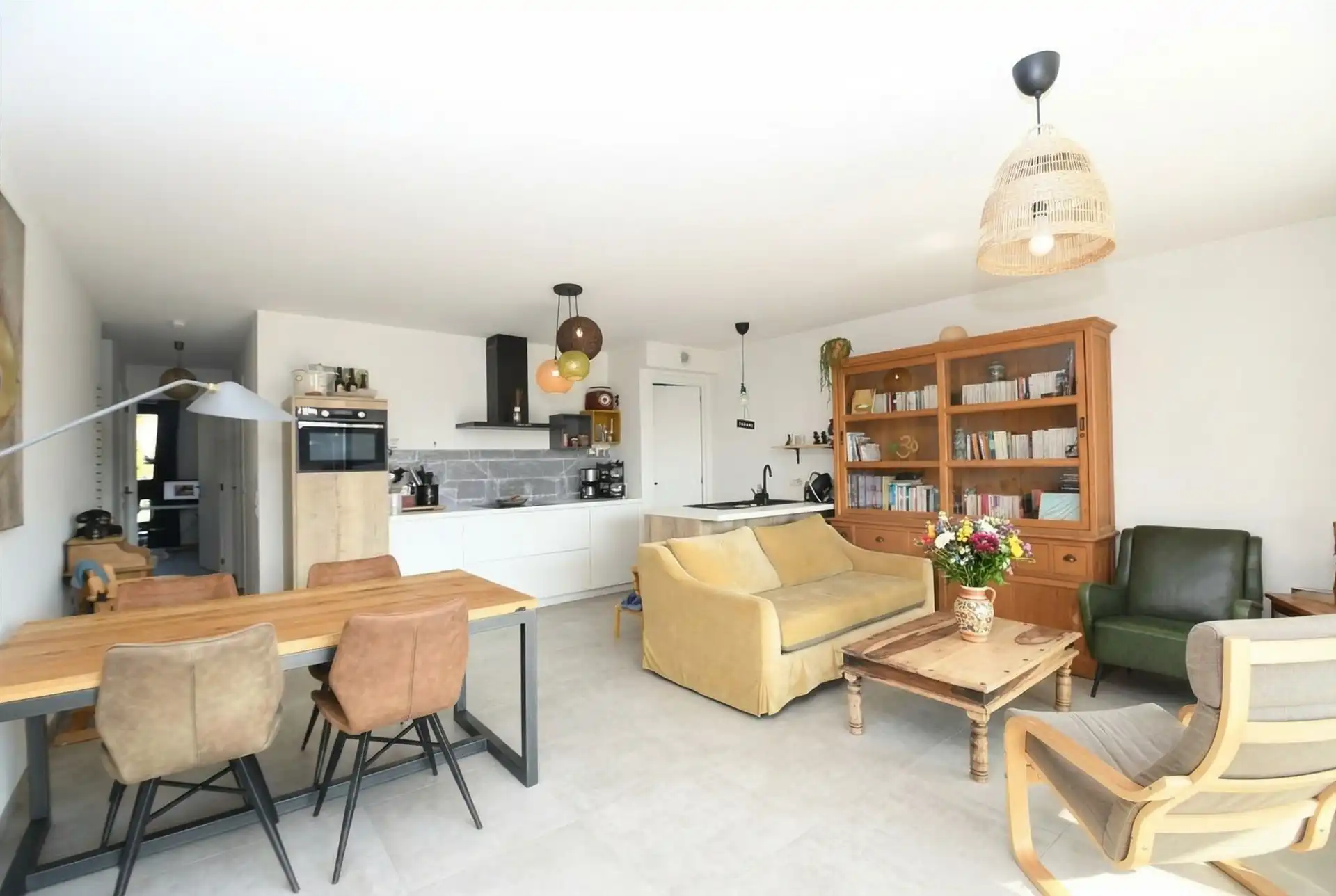 Appartement met 2 kamers en mooi terras nabij centrum foto 3