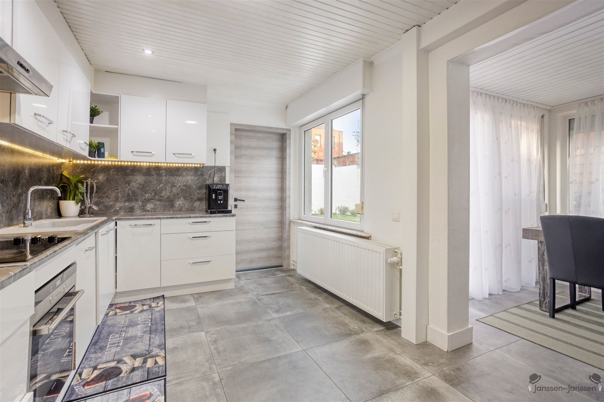 Gerenoveerde woning met 3 private parkeerplaatsen en stadstuin in hartje Diest foto 8