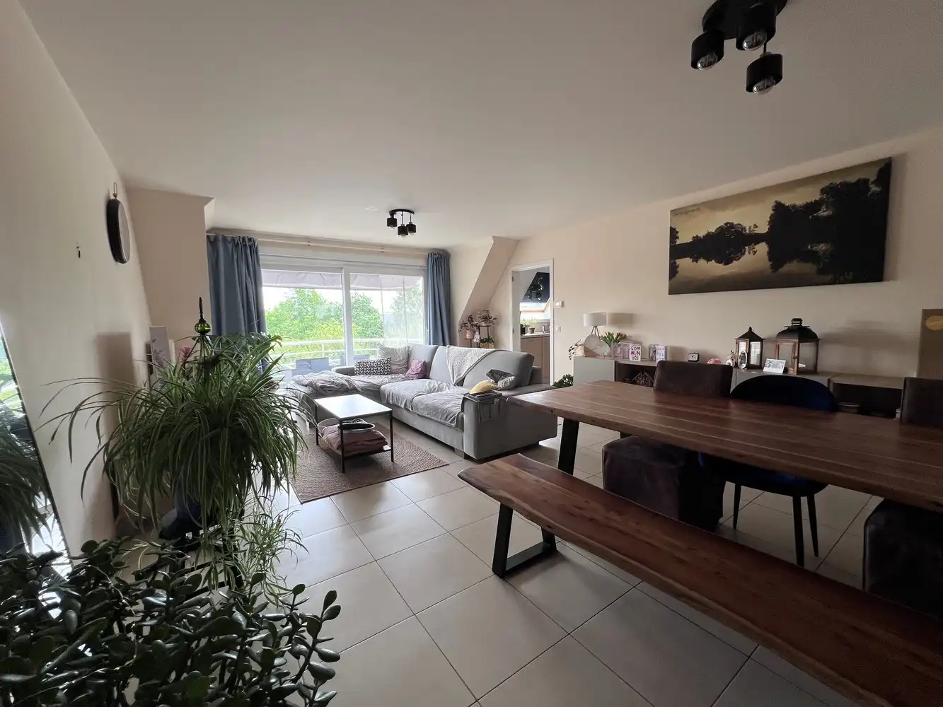 Instapklaar duplex appartement met 4 slaapkamers, 2 badkamers en carport foto 2