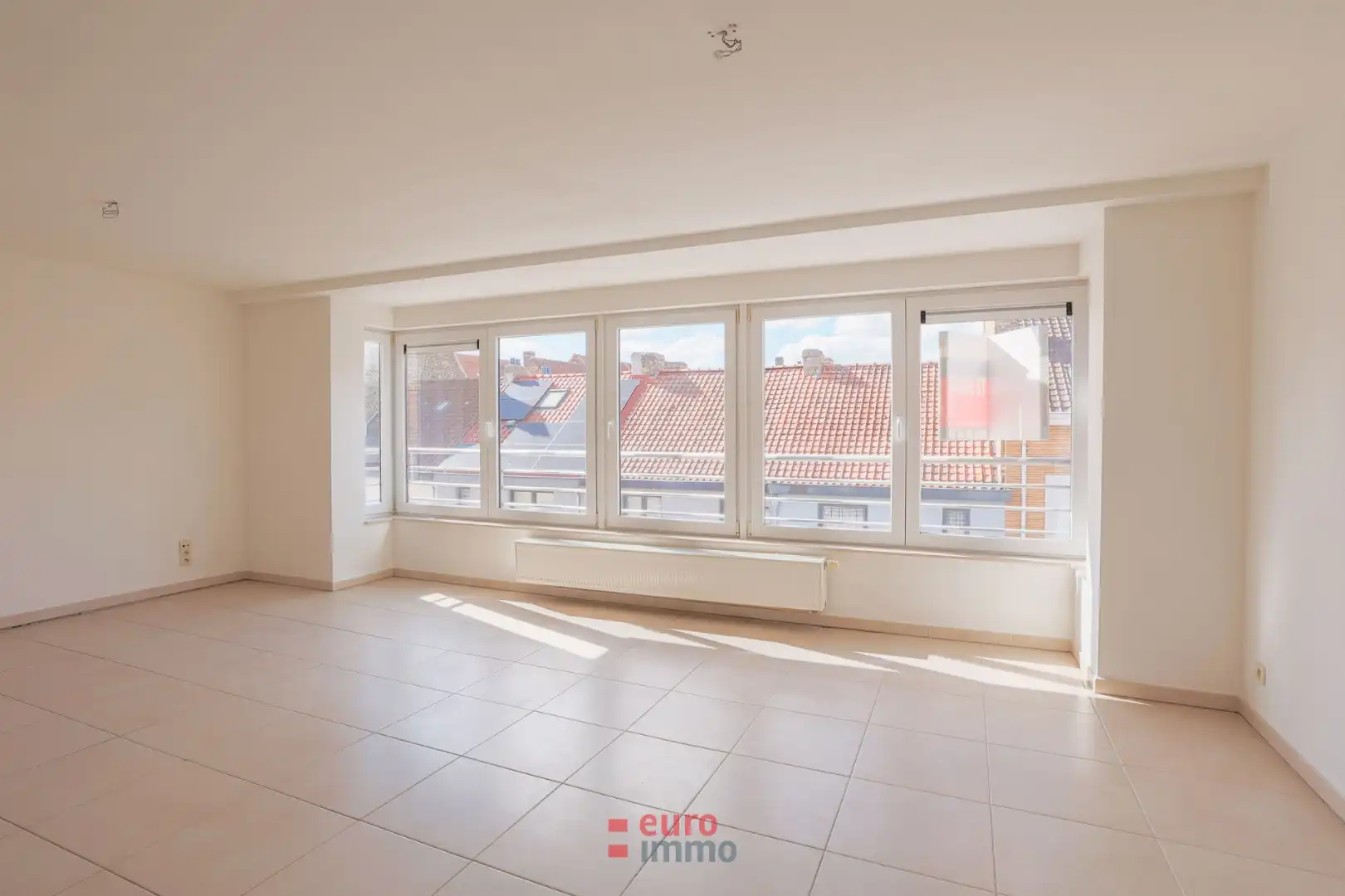 Lichtrijk appartement met 2 slaapkamers in de historische stadskern! foto 5