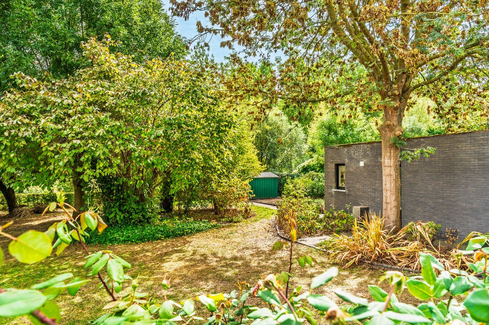 Prachtig gelegen half open woning foto 32