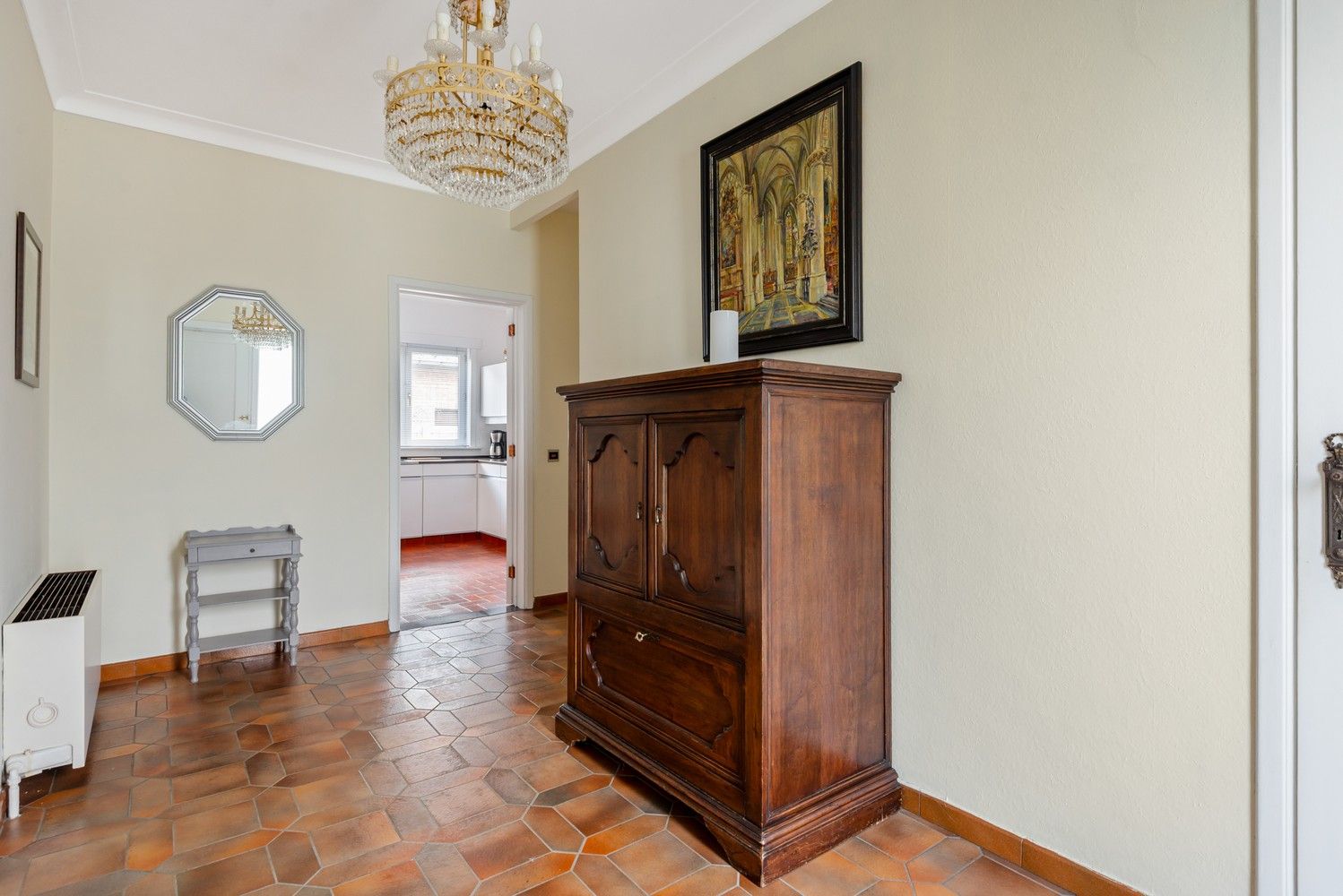 Ruime woning met prachtig onderhouden tuin met verzicht over de velden foto 9