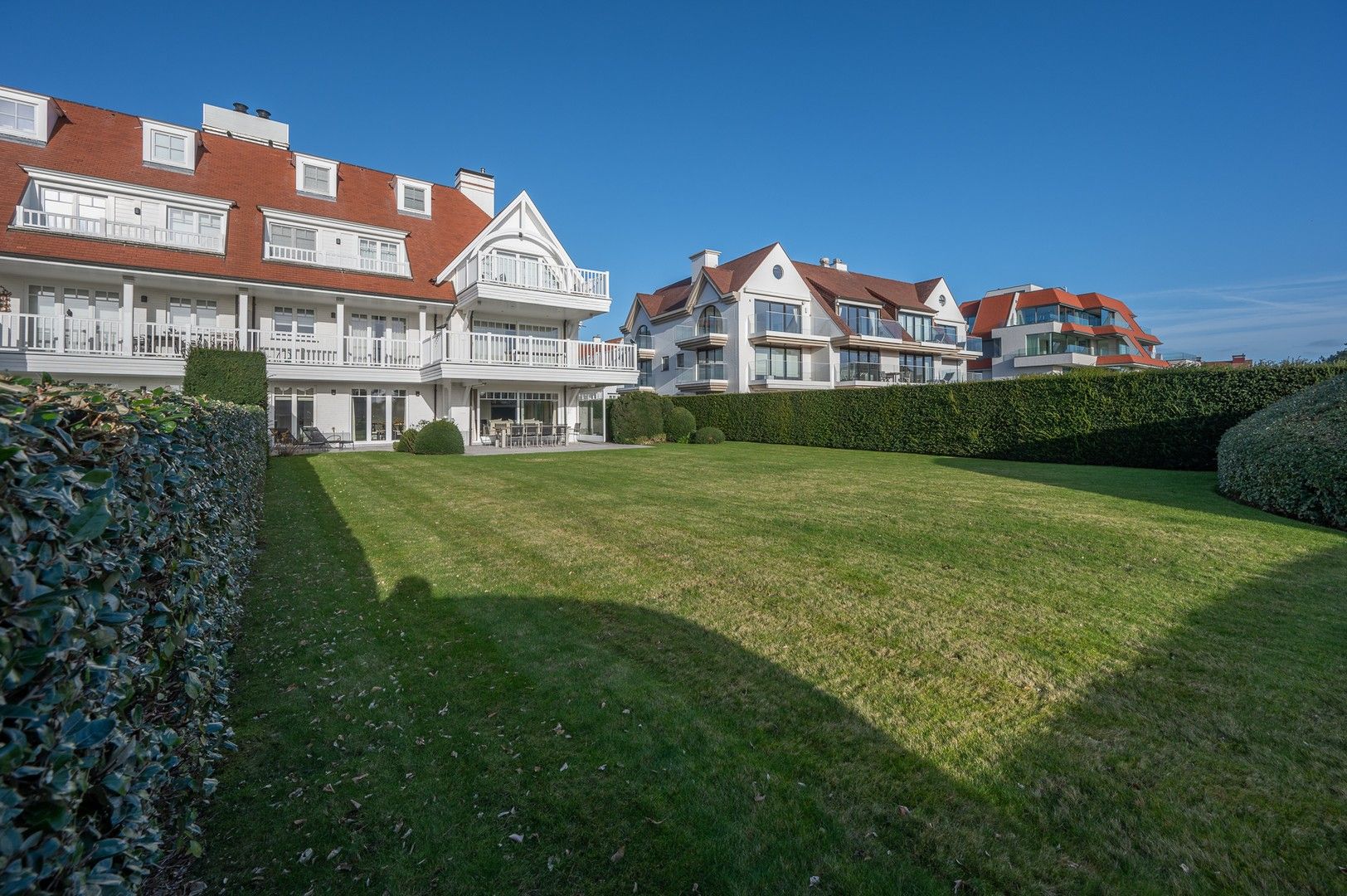 Magnifiek tuinappartement gelegen aan de Minigolf van het Zoute, op enkele stappen van de zee en de winkels. foto 9