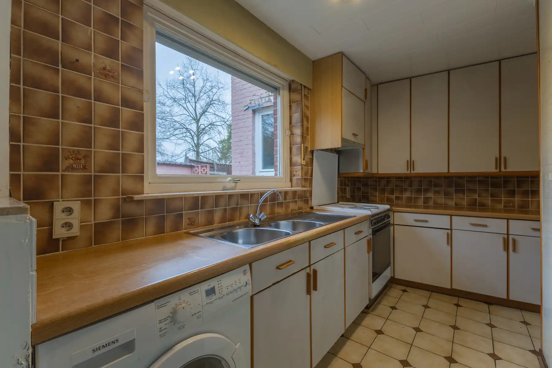 Te renoveren woning met 3 slaapkamers en garage foto 7
