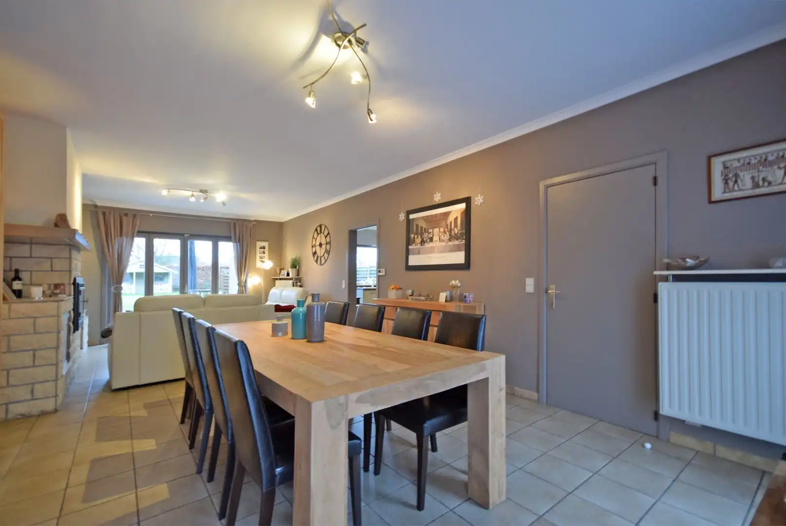 ZEER RUIME EN GOED ONDERHOUDEN HALF OPEN BEBOUWING foto 3