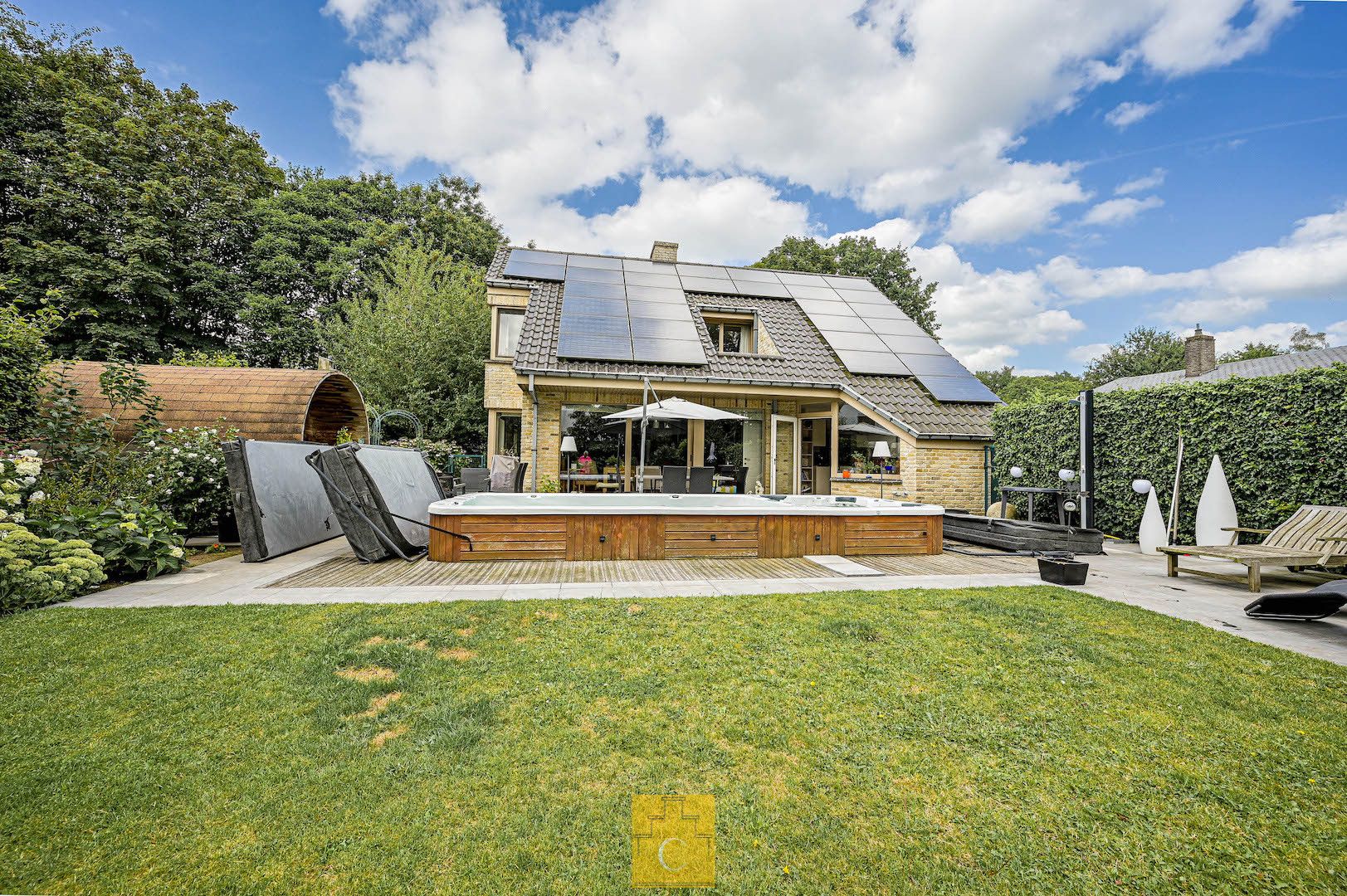 ruime villa op een zonnig perceel aan de rand van het bos, heel veel privacy, met zwemspa en barrelsauna, grote garage, perceel 1050 m2 foto 21