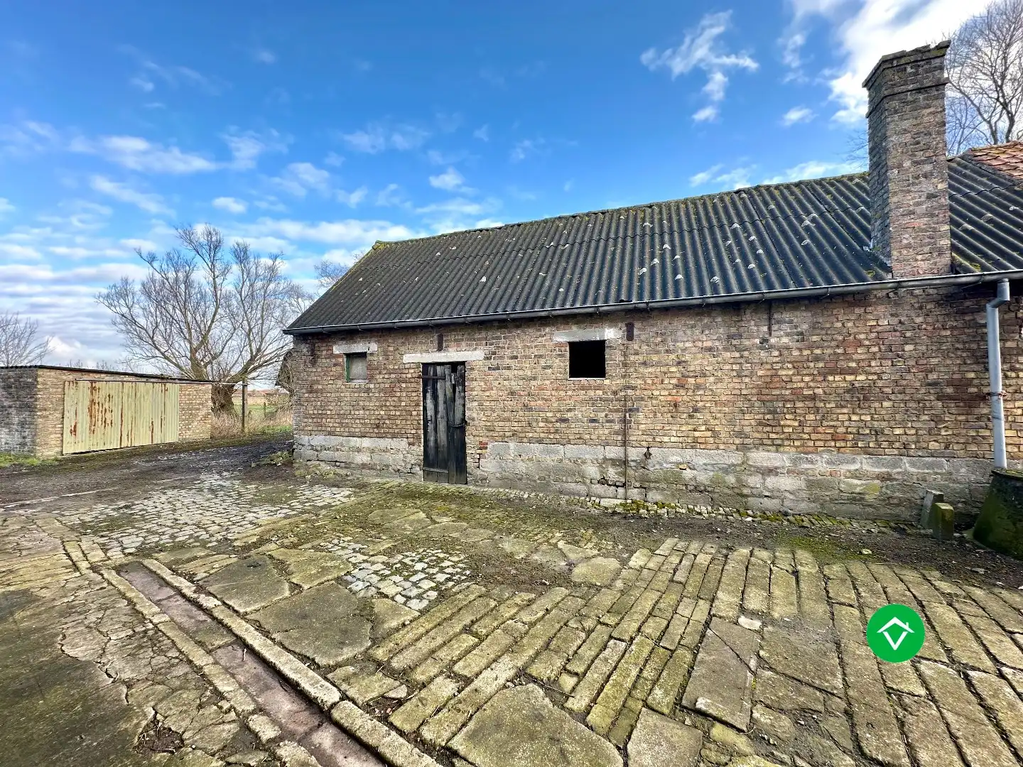 Te herbouwen of te slopen hoeve op ruim perceel in landelijke omgeving foto 6