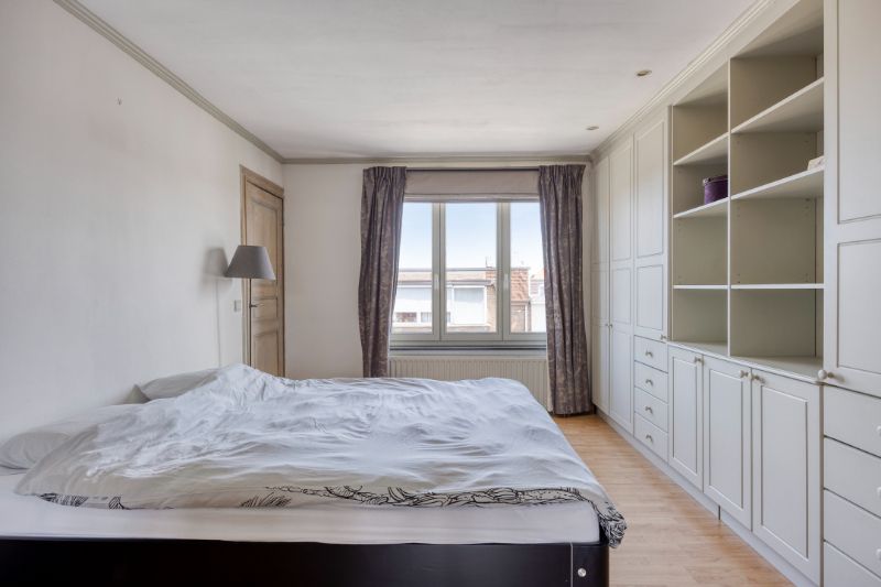 Karaktervolle woning met grote tuin en achteruitweg foto 24