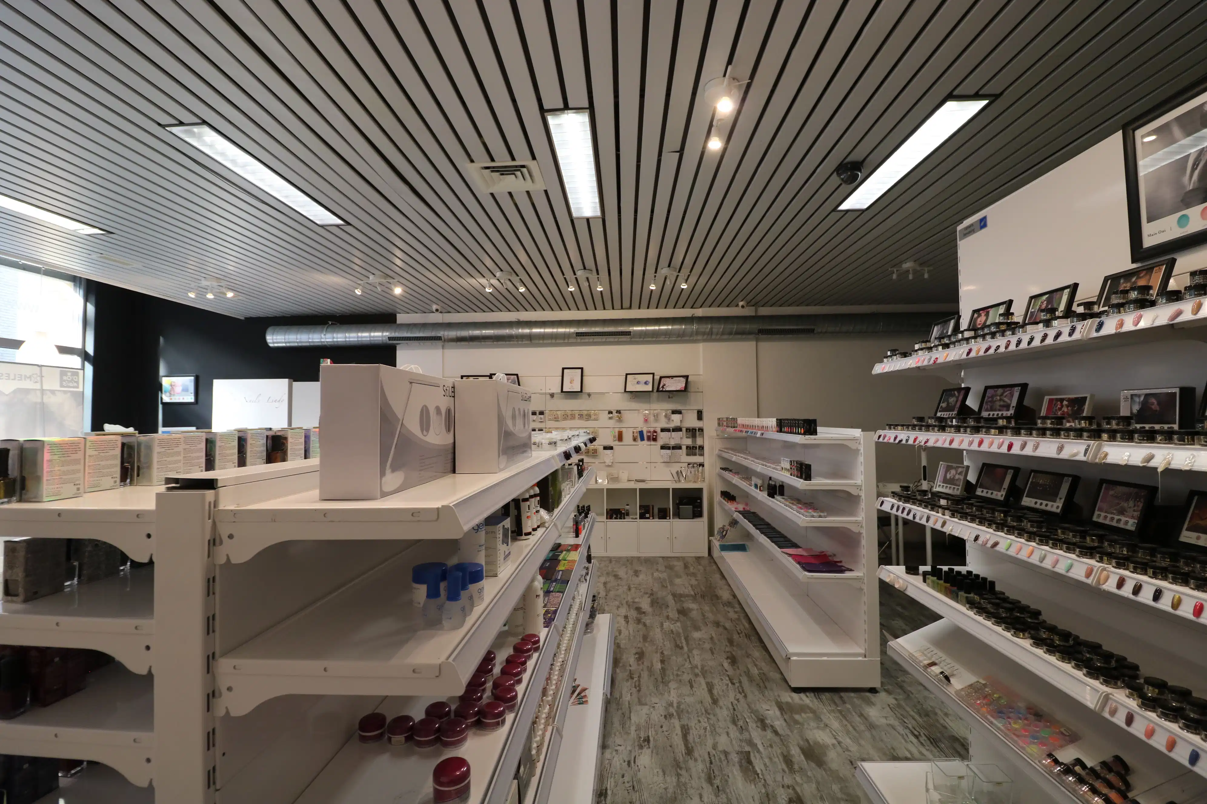 Ruim handelspand in de Molenstraat, pal in het centrum van Blankenberge.   foto 4