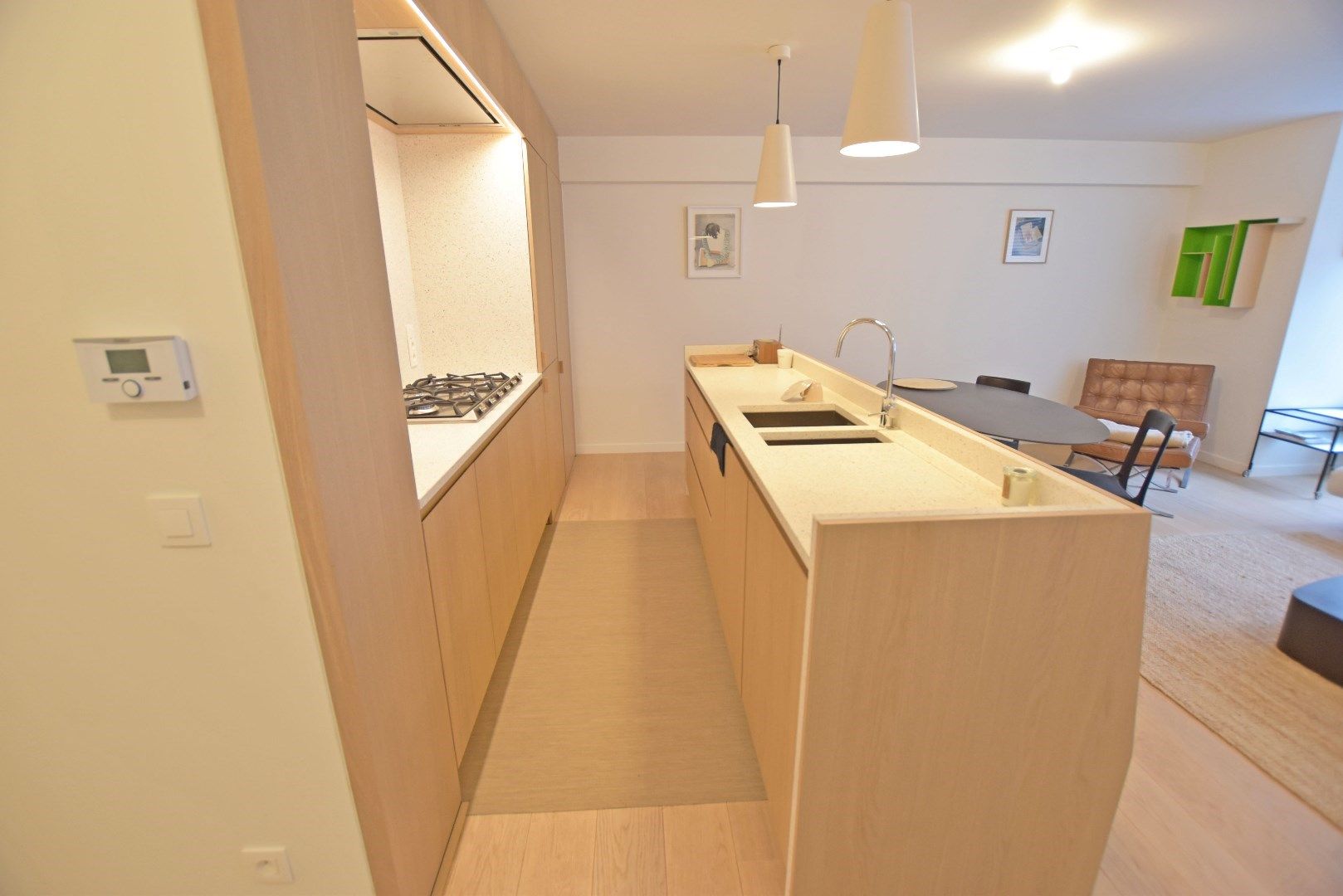 Mooi gemeubeld appartement in hartje Zoute met lateraal zeezicht!  foto 2