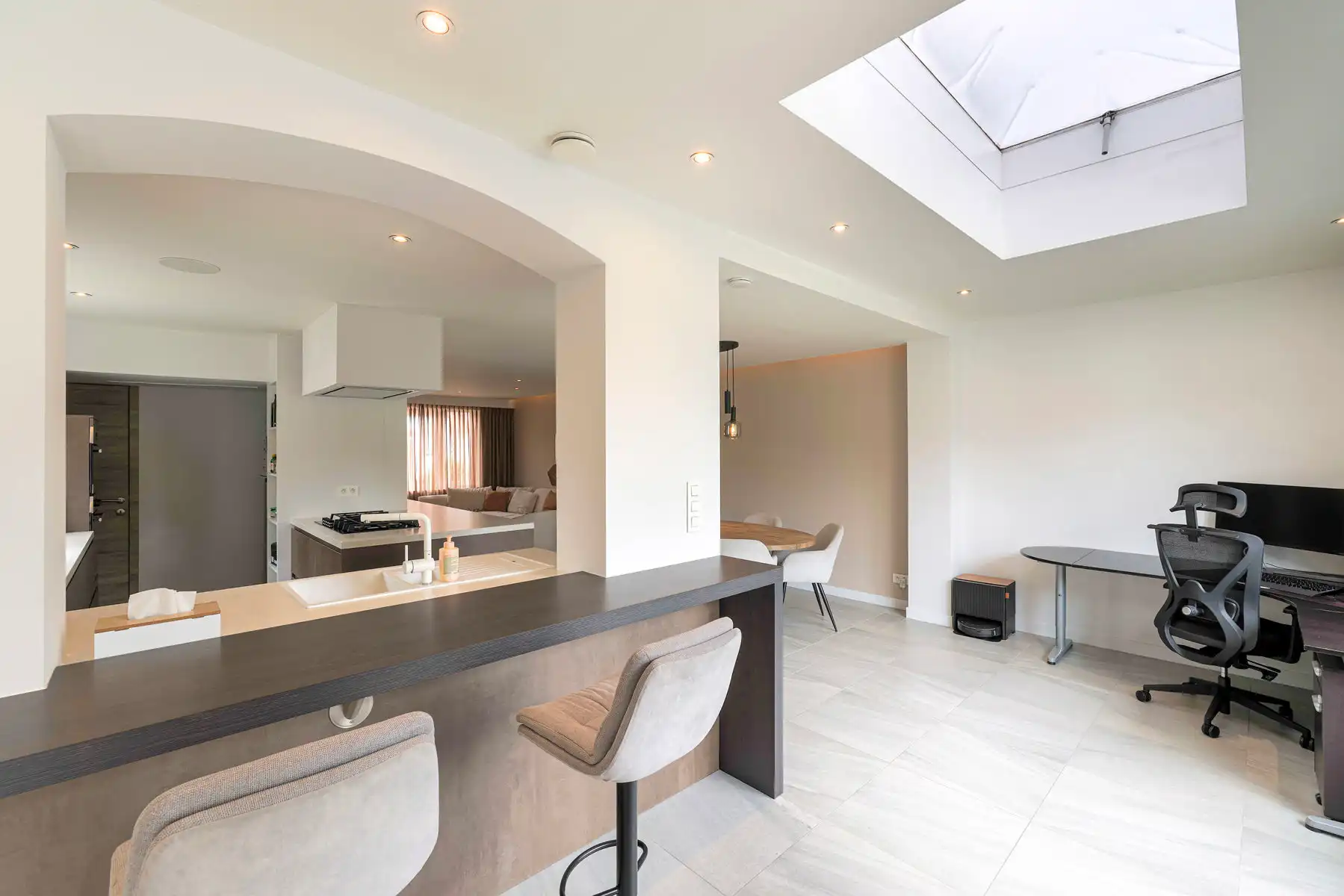 Gerenoveerde gezinswoning met 3/4 slaapkamers, garage en tuin foto 10