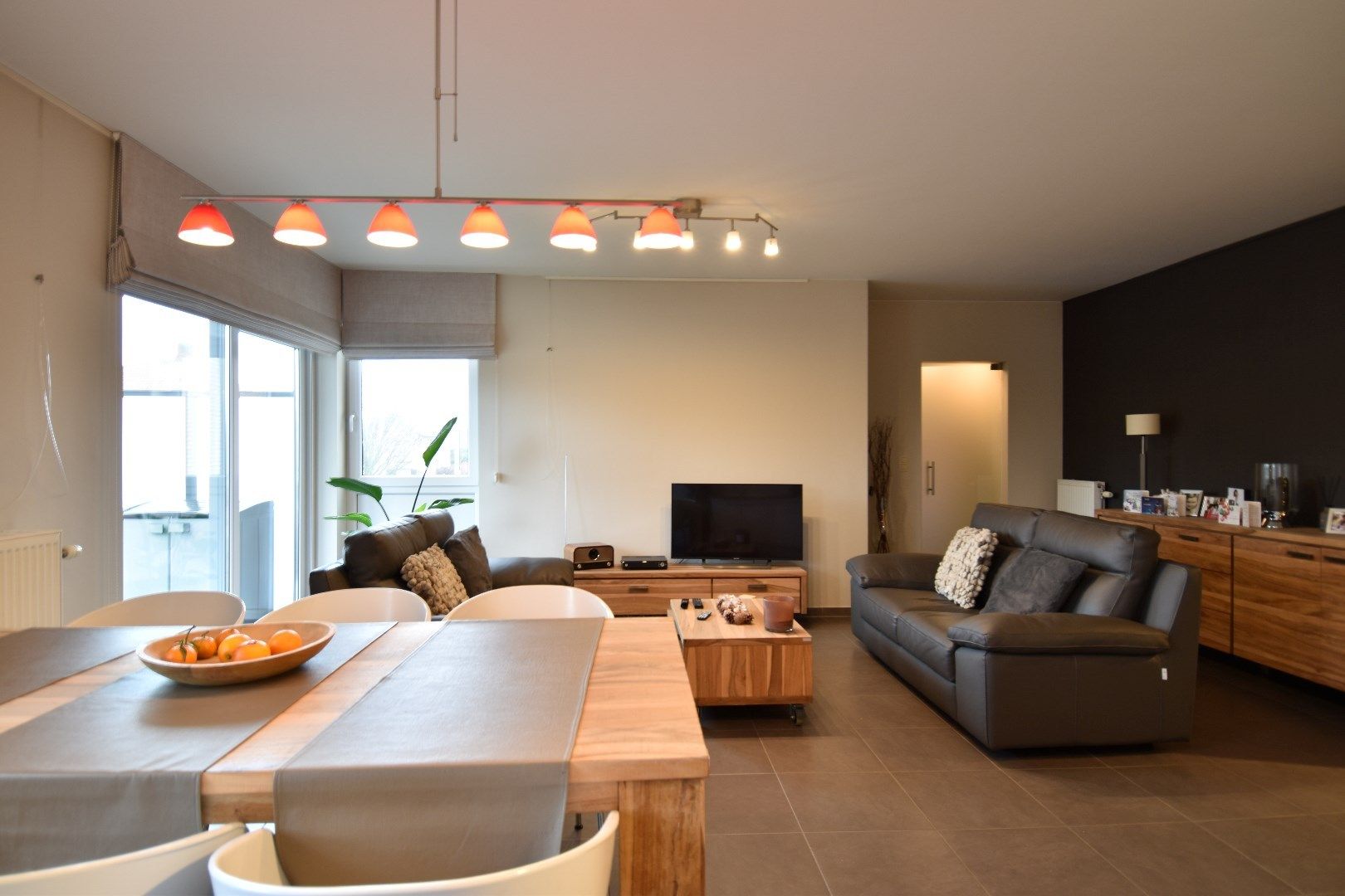 Instapklaar appartement met prachtig terras in het hart van Bissegem  foto {{pictureIndex}}