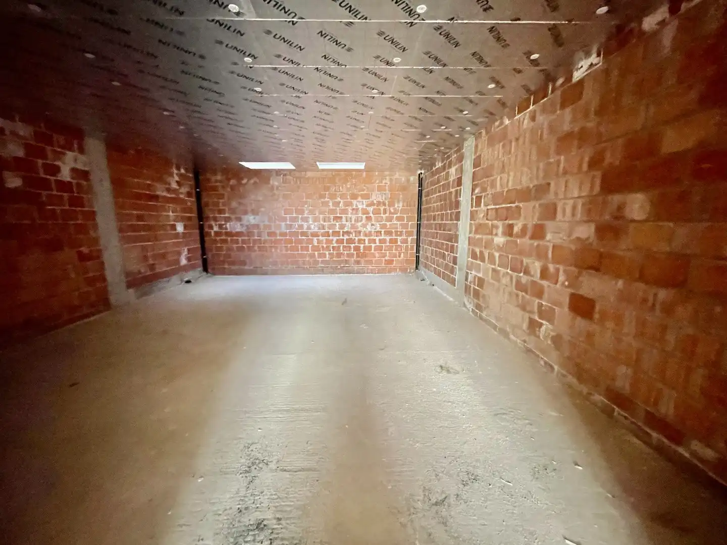 Prachtig handelspand ideaal gelegen in het centrum van Heist.&nbsp; foto 2