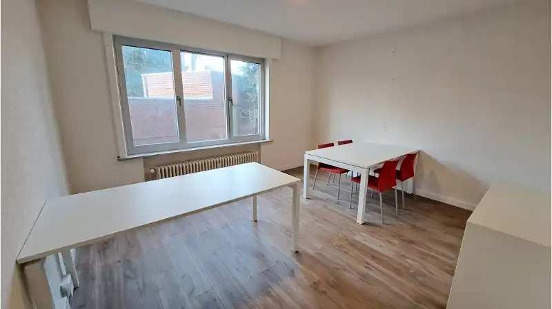 Ruim instapklaar gelijkvloers 3-slaapkamerappartement te koop in Sint-Michiels Brugge foto 7