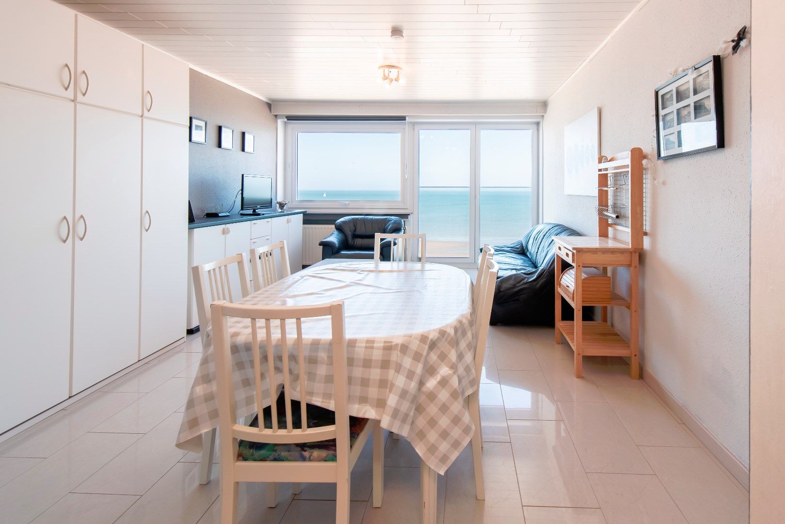 Mooi afgewerkte studio met frontaal zicht op zee en zeer lage EPC waarde foto 3