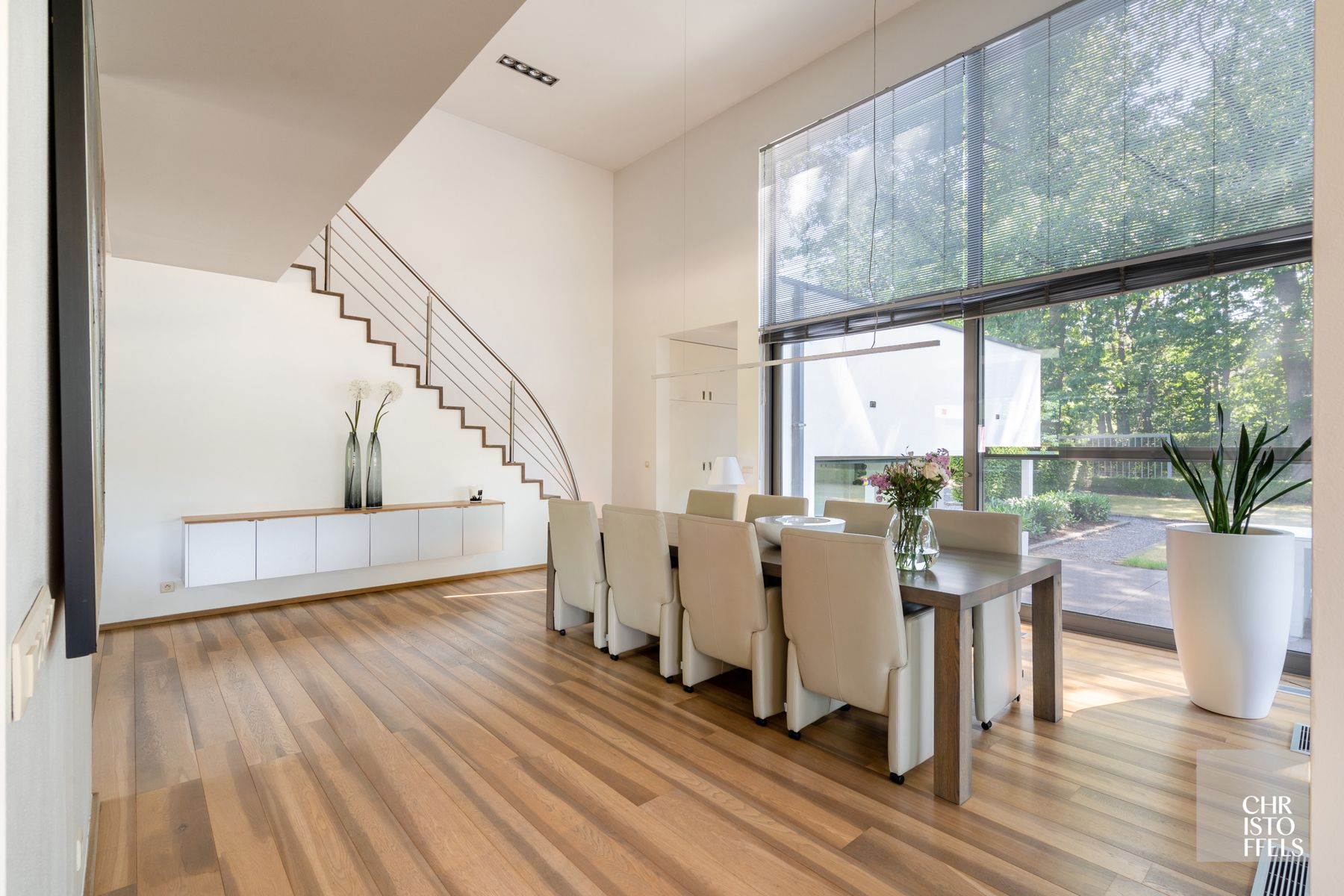 Moderne villa in residentiële omgeving!  foto 4