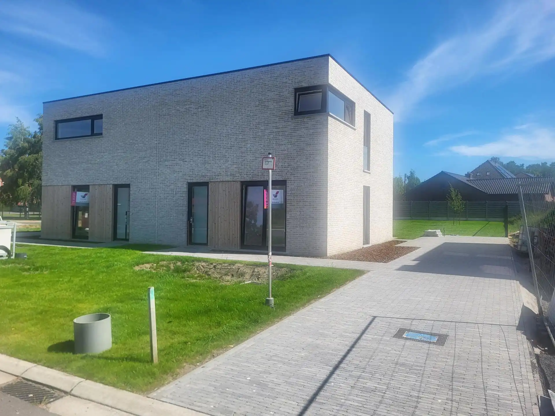 Halfopen nieuwbouwwoning met 3 slaapkamers foto 2