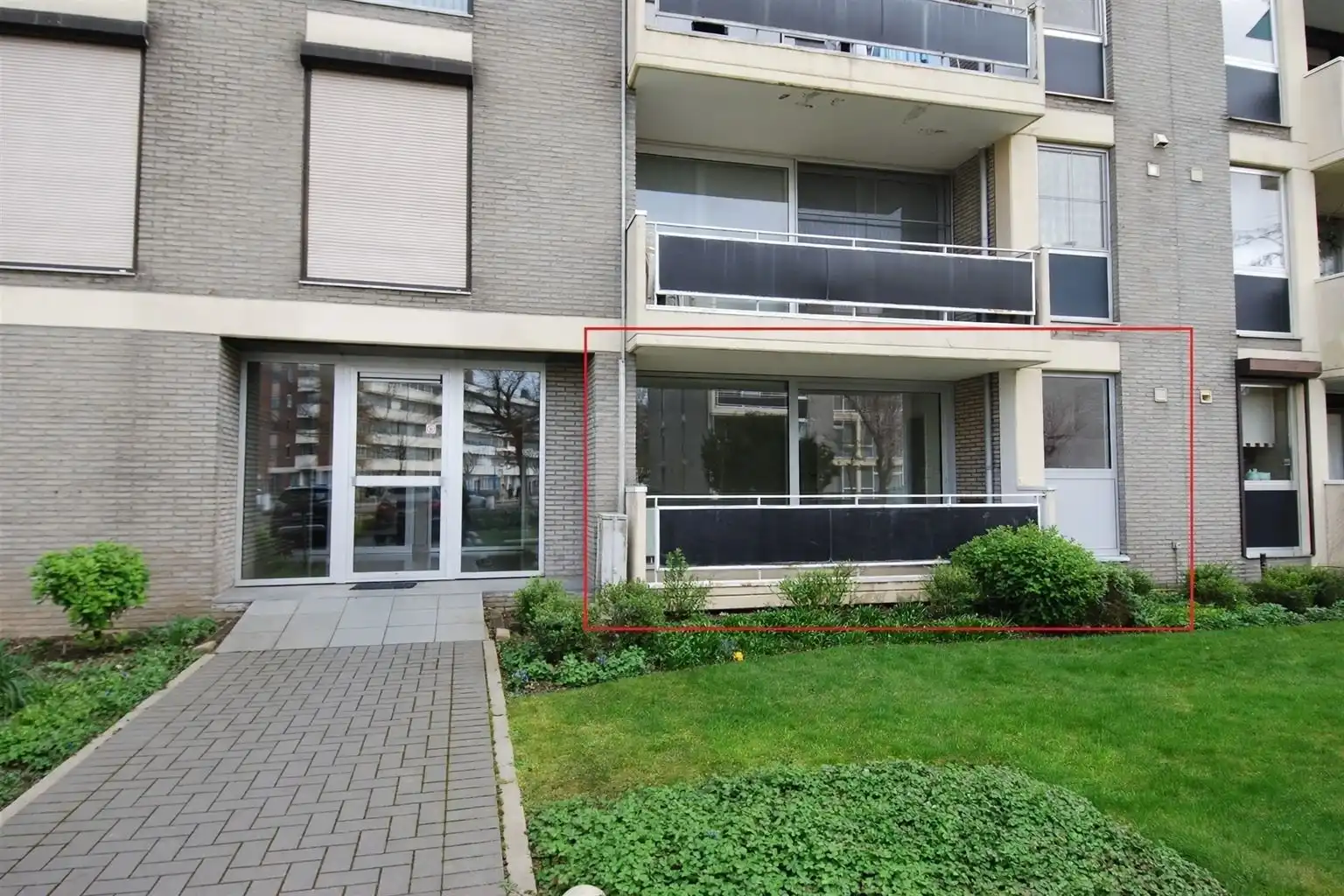 Gelijkvloers appartement met 2 slaapkamers, terras en autostaanplaats, gelegen nabij het centrum van Maaseik. foto 15