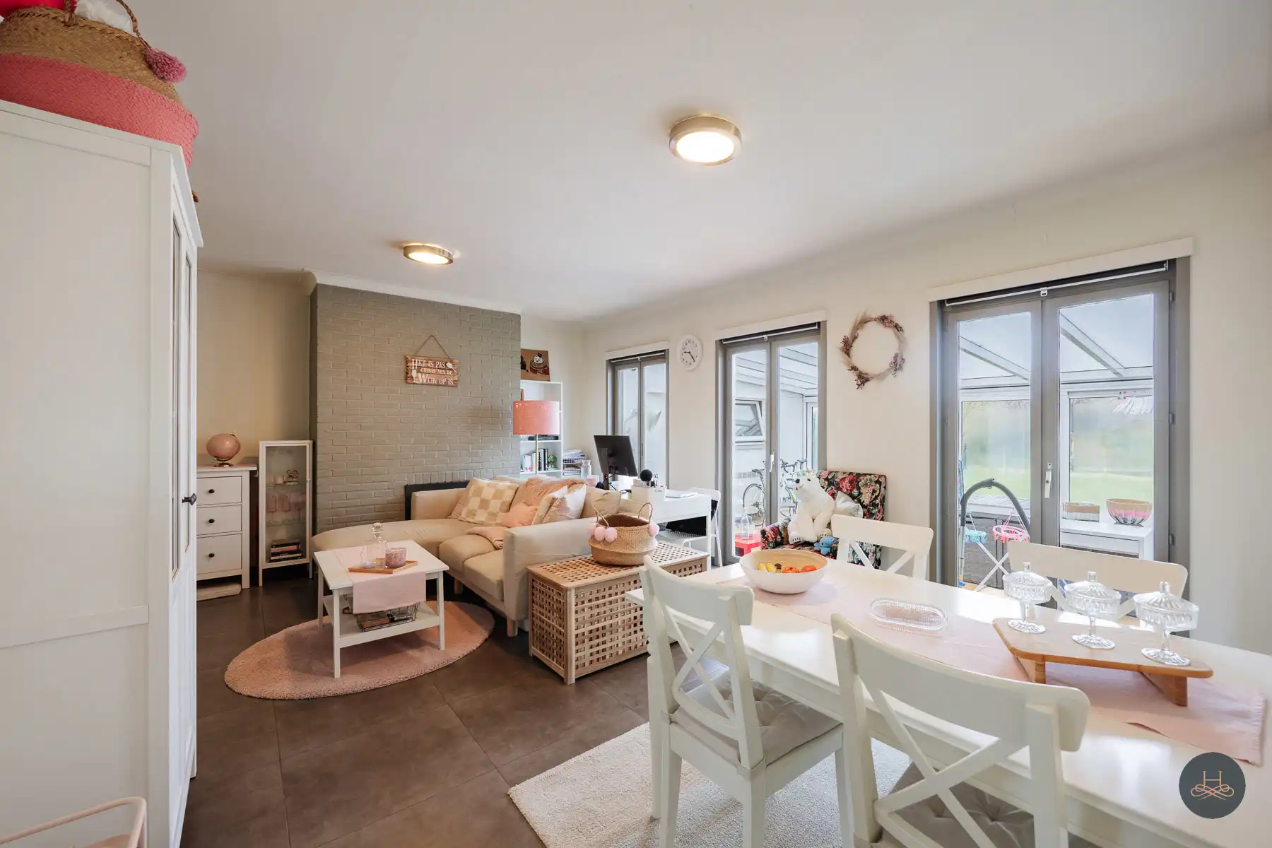 Gelijkvloerse open bebouwing op 8 are met grote tuin foto 3