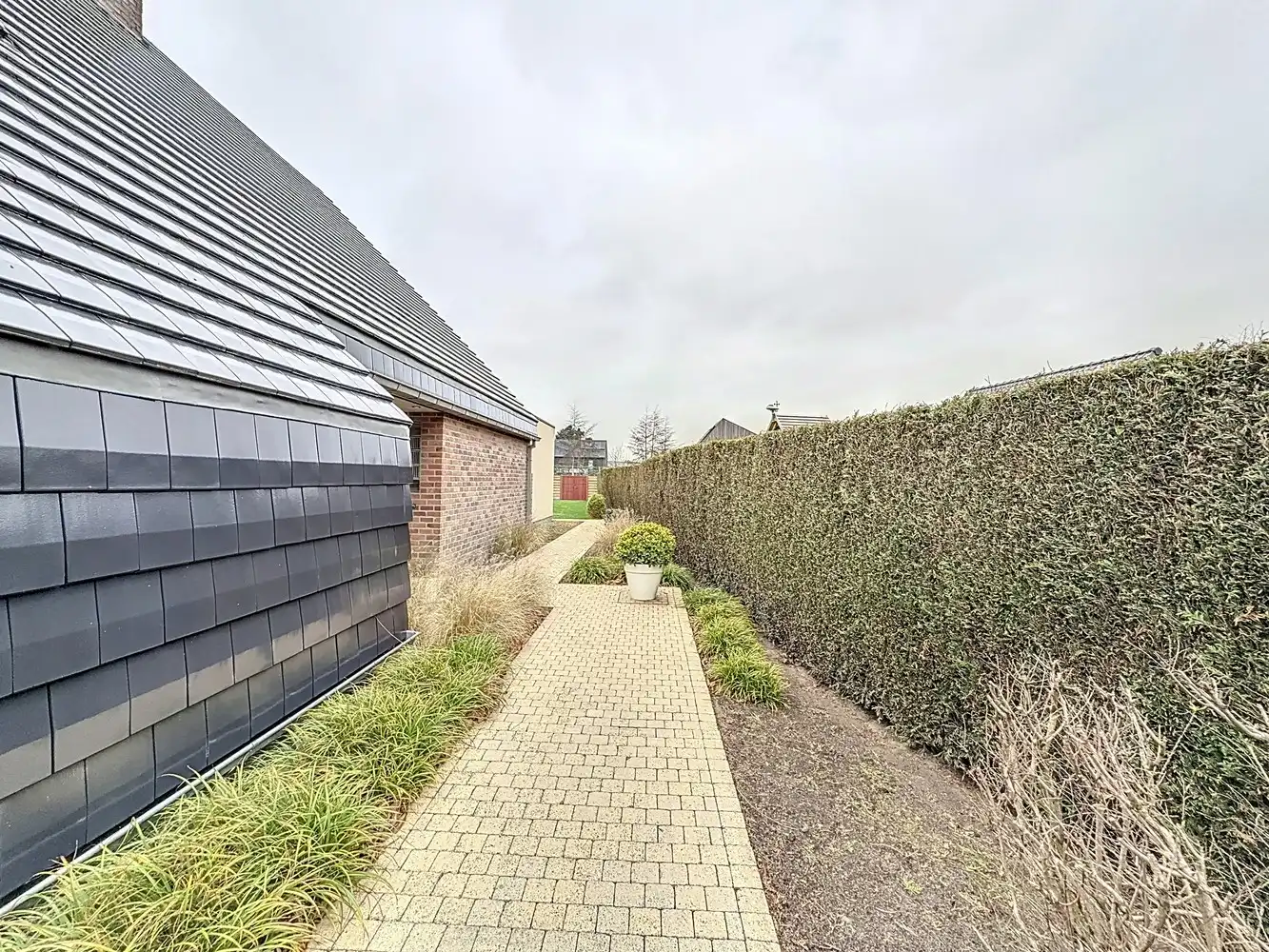 Ruime villa met zwembad op een rustige locatie foto 17