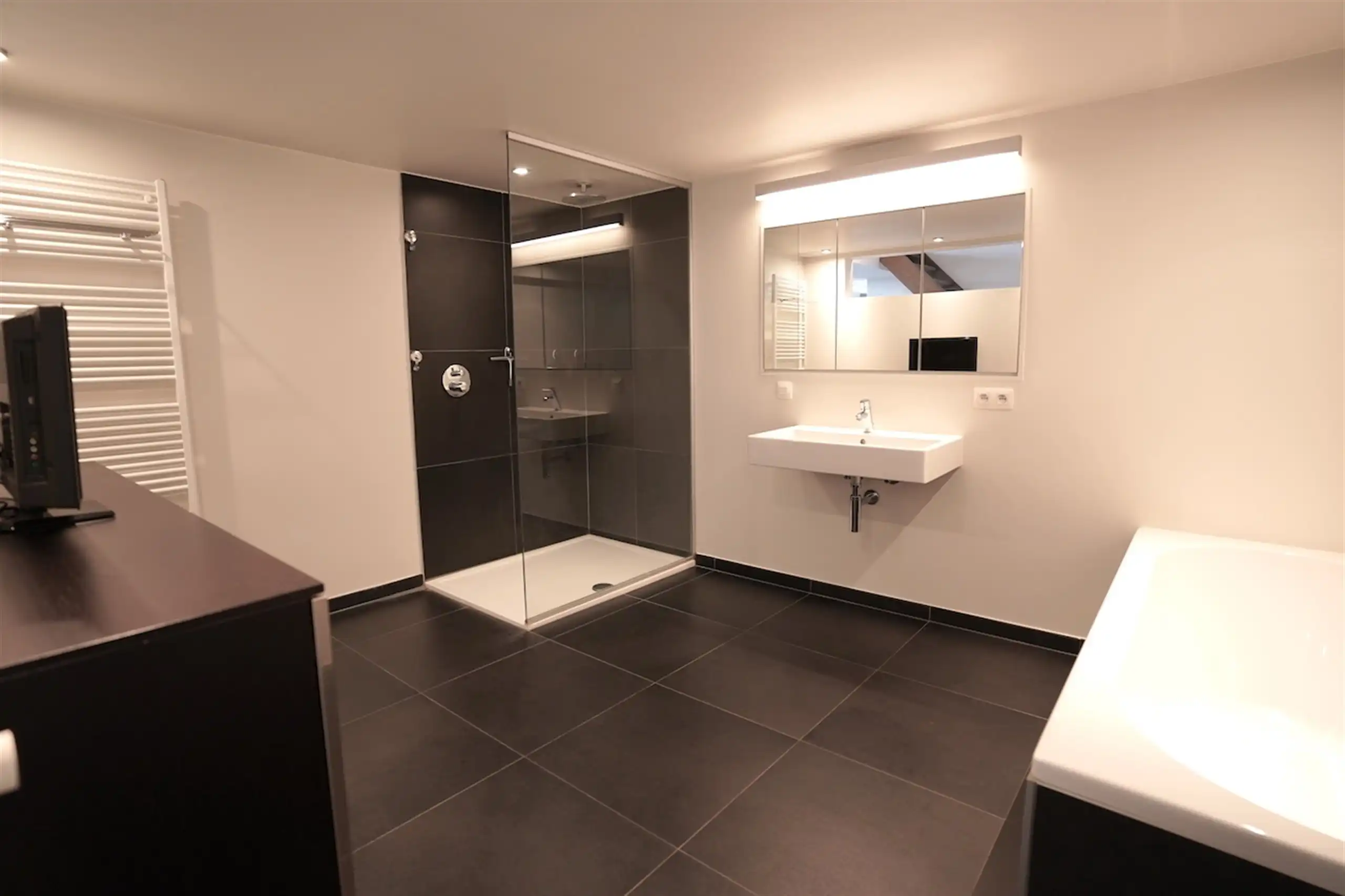 Verrassende, heldere loft met plafondhoogten van 6 m! foto 24