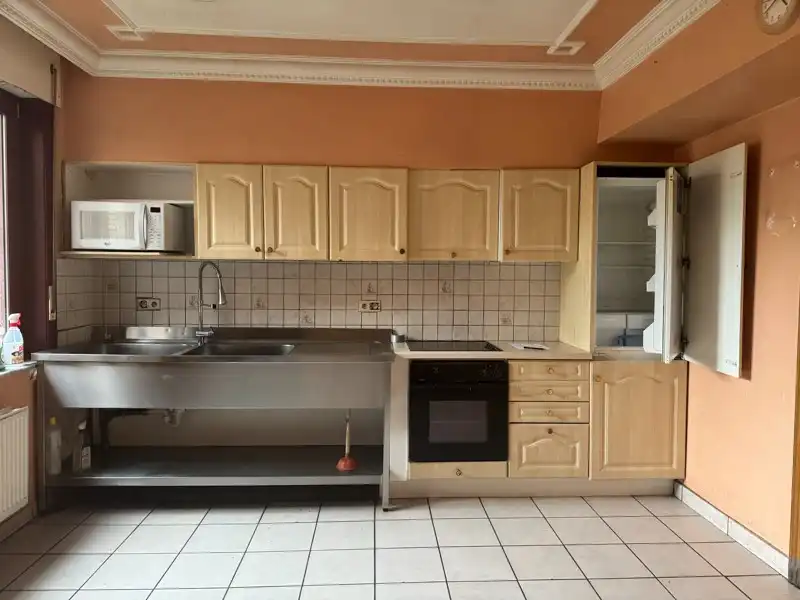 Handelspand met woonst op een strategische ligging. foto 10