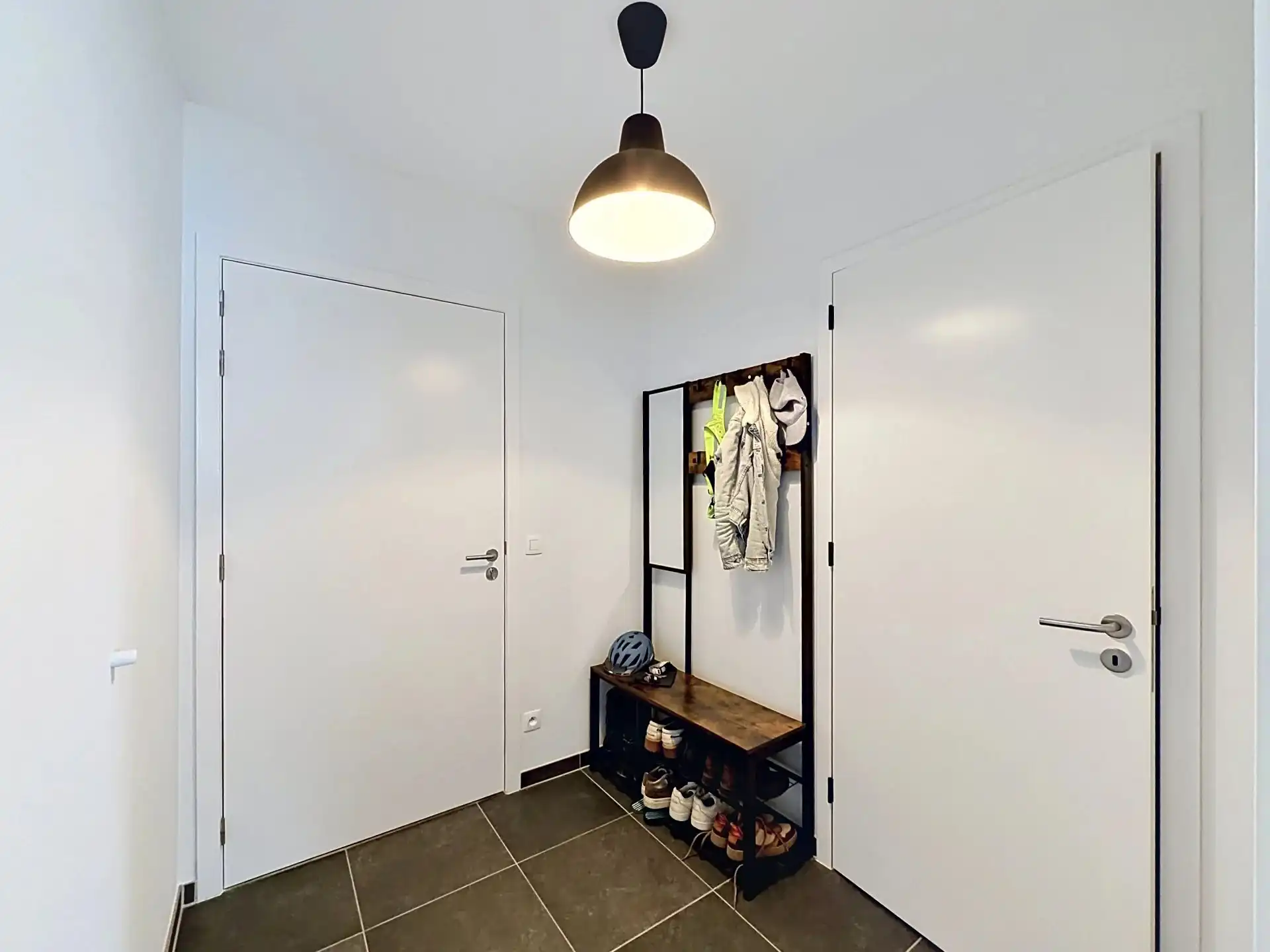 Modern appartement met 2 slaapkamers, terras en 2 ondergrondse staanplaatsen. foto 2