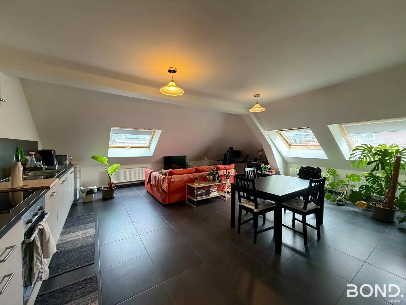 Vernieuwd appartement met 1 slaapkamer in hartje Leuven! foto 4