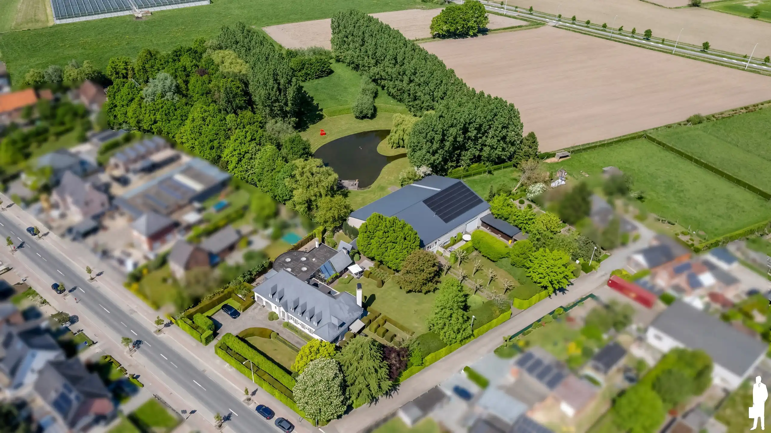 Villa met zwembad, vijver, polyval. ruimte + garage. foto 5