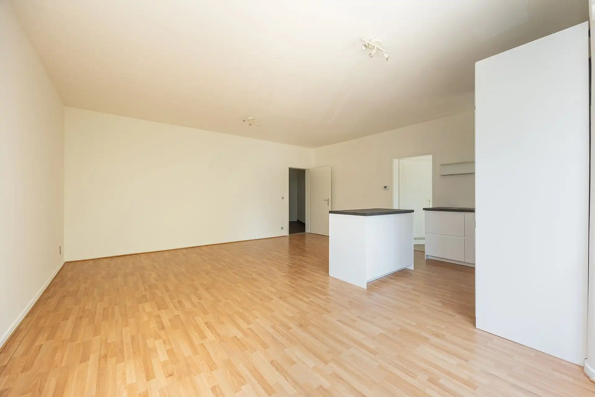 Tweeslaapkamer appartement in kleinschalige residentie foto 6
