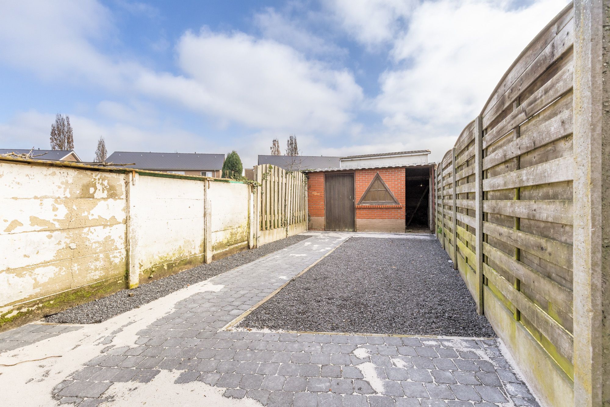 IDEALIS VASTGOED – Charmante en volledig gerenoveerde woning met een gezellige leefruimte, uitgeruste keuken, knappe slaapkamer én ruime badkamer! foto 18