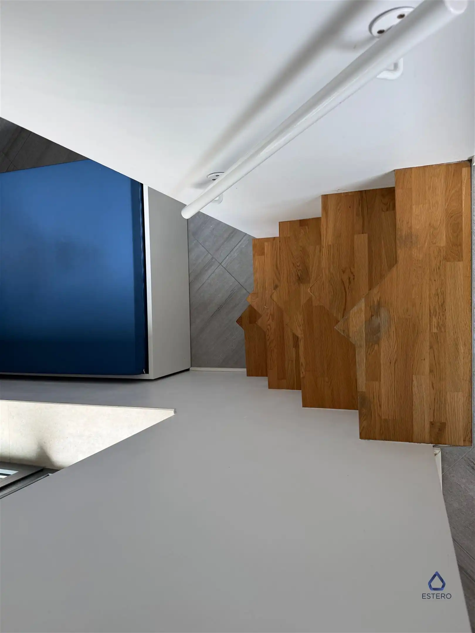 Studio in trendy wijk TE HUUR! foto 10