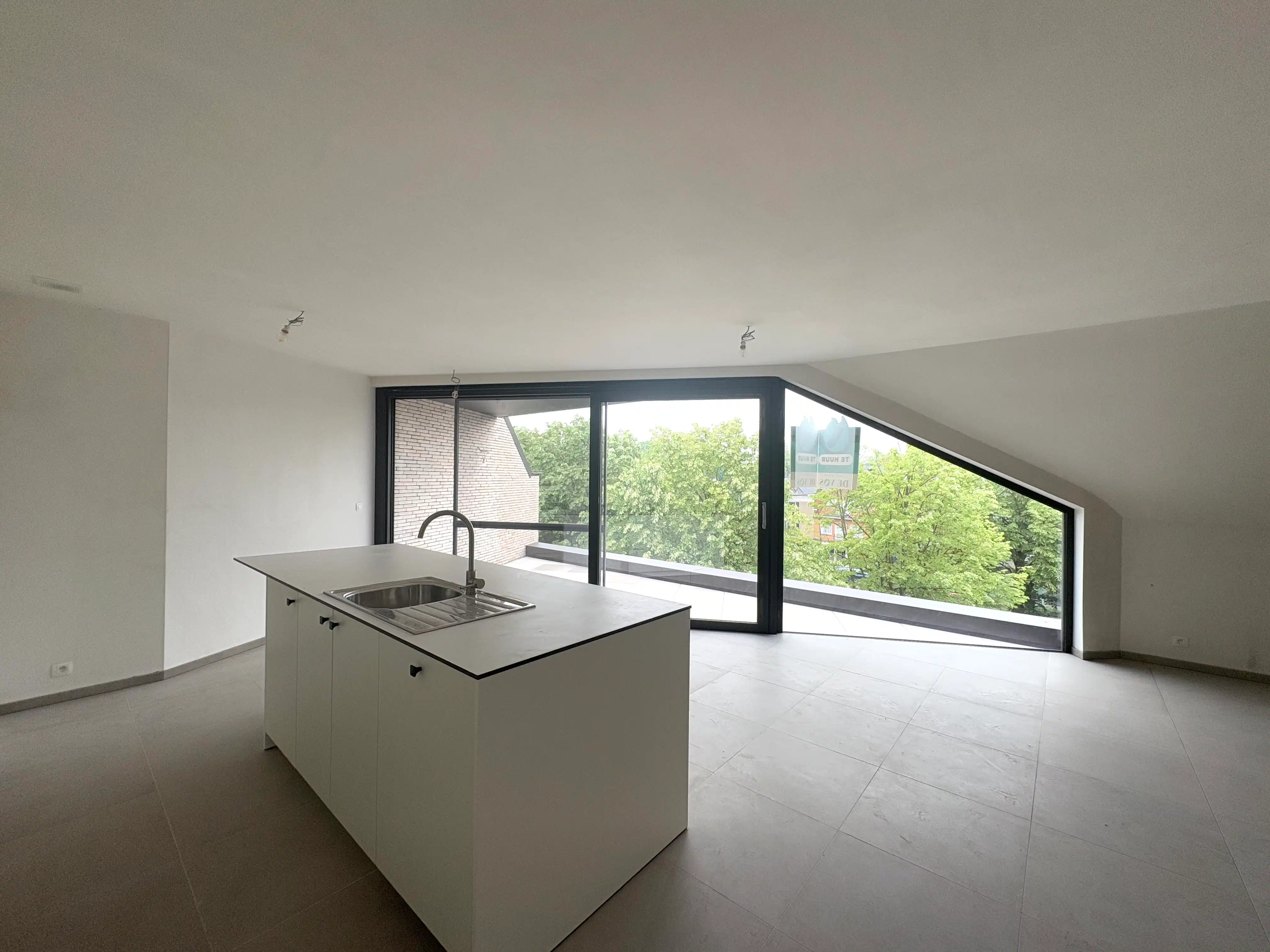 Nieuwbouwappartement met 2 slaapkamers en twee terrassen foto 2