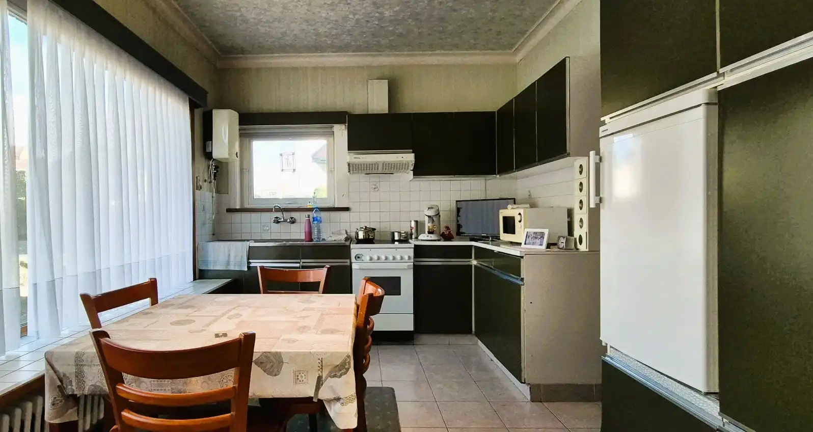 Woning en/of handel op zeer zichtbare hoek foto 4