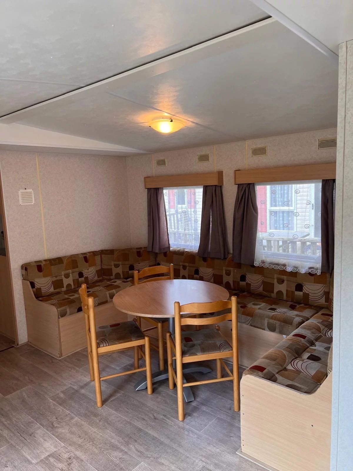 Stacaravan te Zilverstrand voor 8 personen met tuinhuis en terras. foto 14