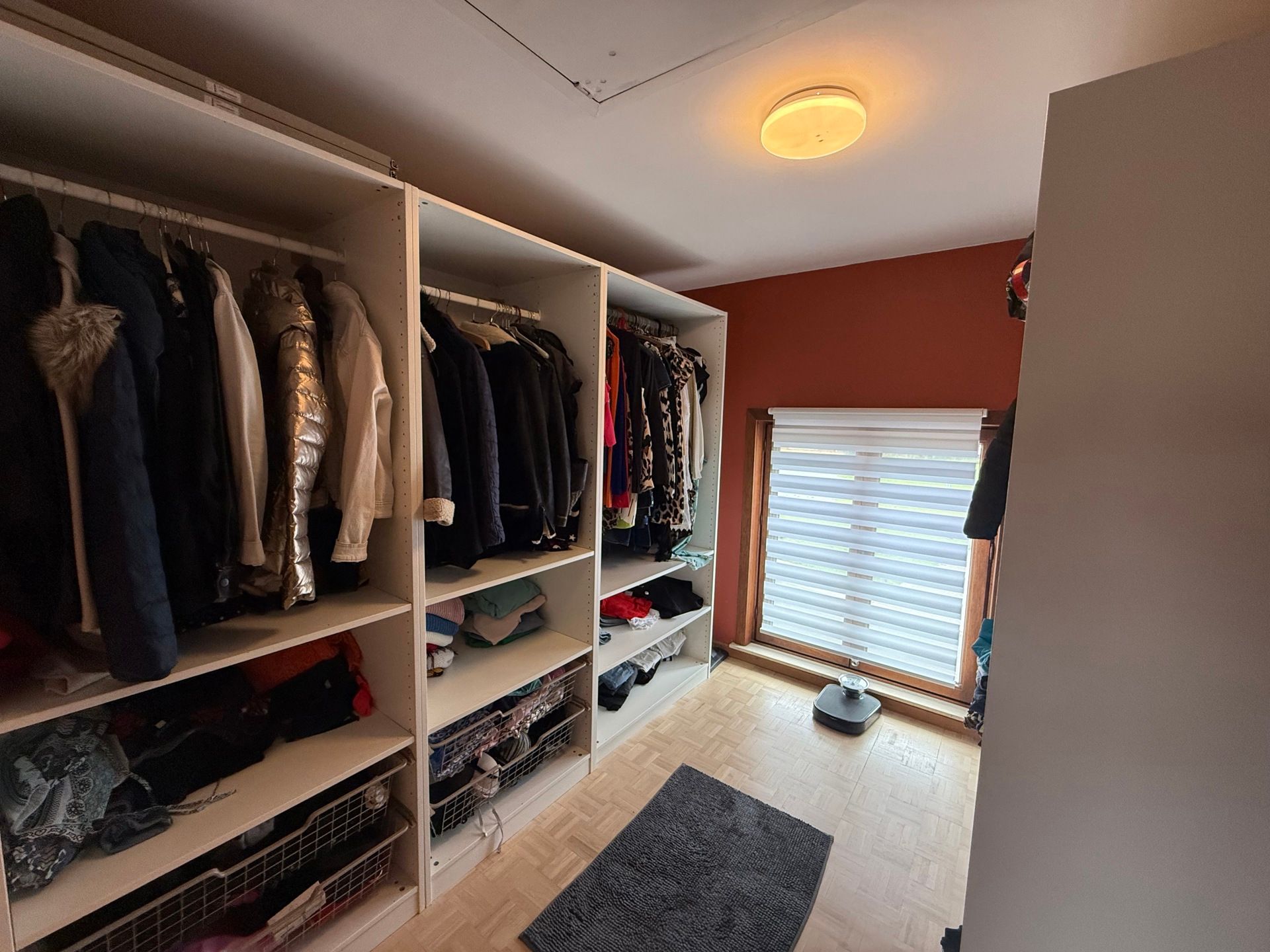 BURST - Ruime woning met garage. foto 12