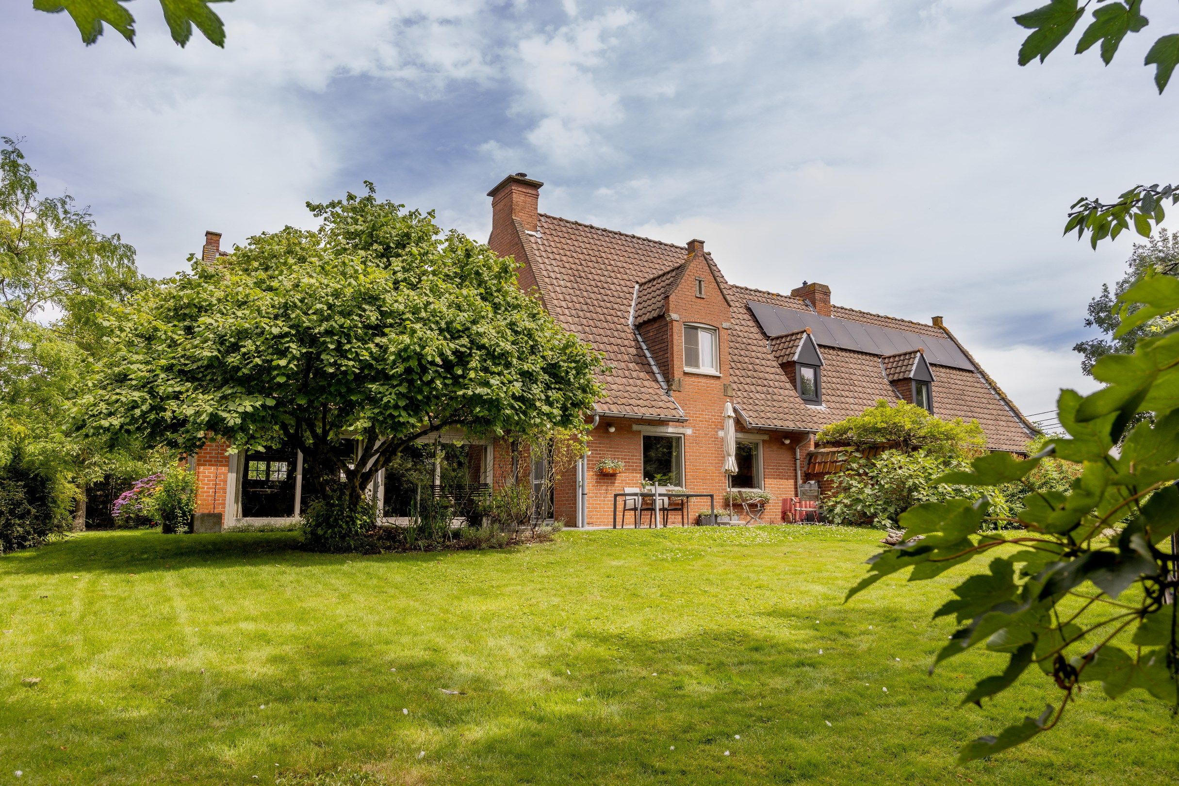 CHARMEVOLLE VILLA OP 1.929 M² MET ZWEMBAD foto 2