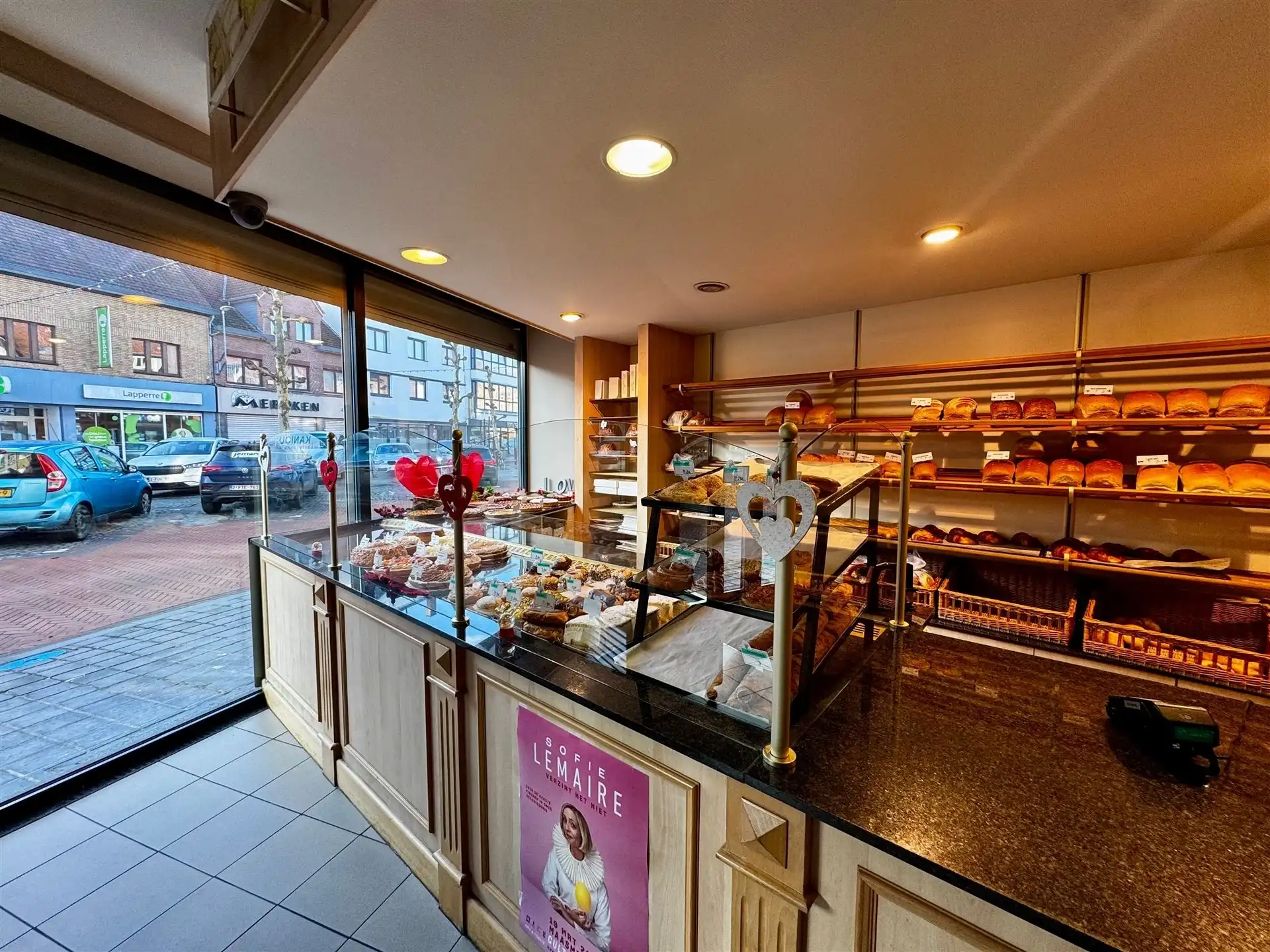 Opbrengsteigendom: handelspand met 2 appartementen  foto 4