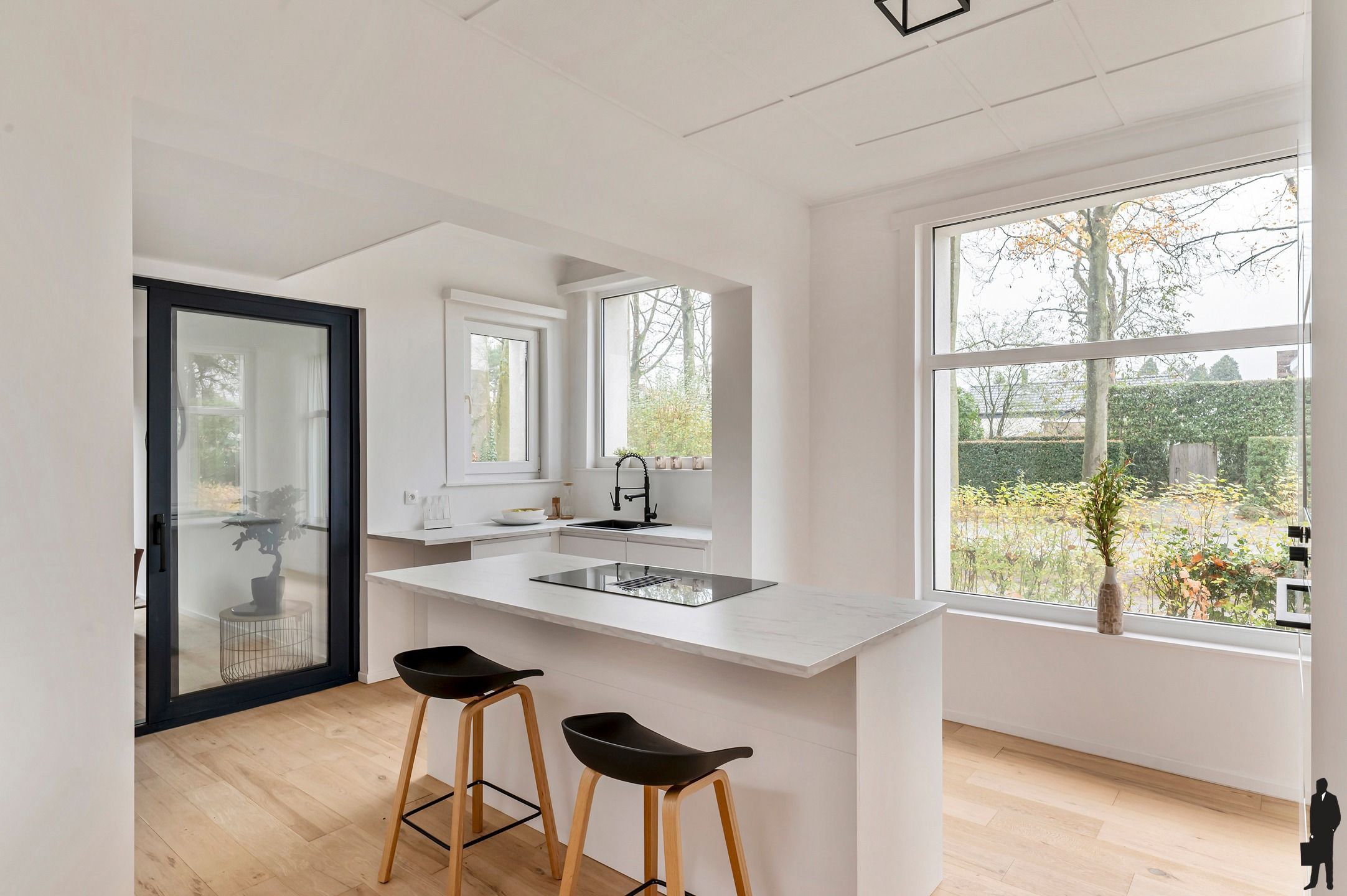 Gerenoveerde woning op ca. 520m2 met 3 slaapkamers en bureau foto 6