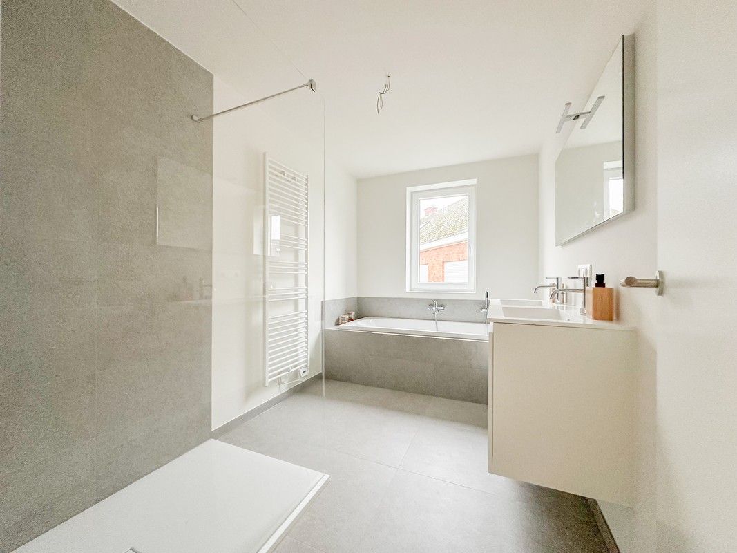 Hectaar bouwt twee ruime halfopen woningen te Serskamp foto 12