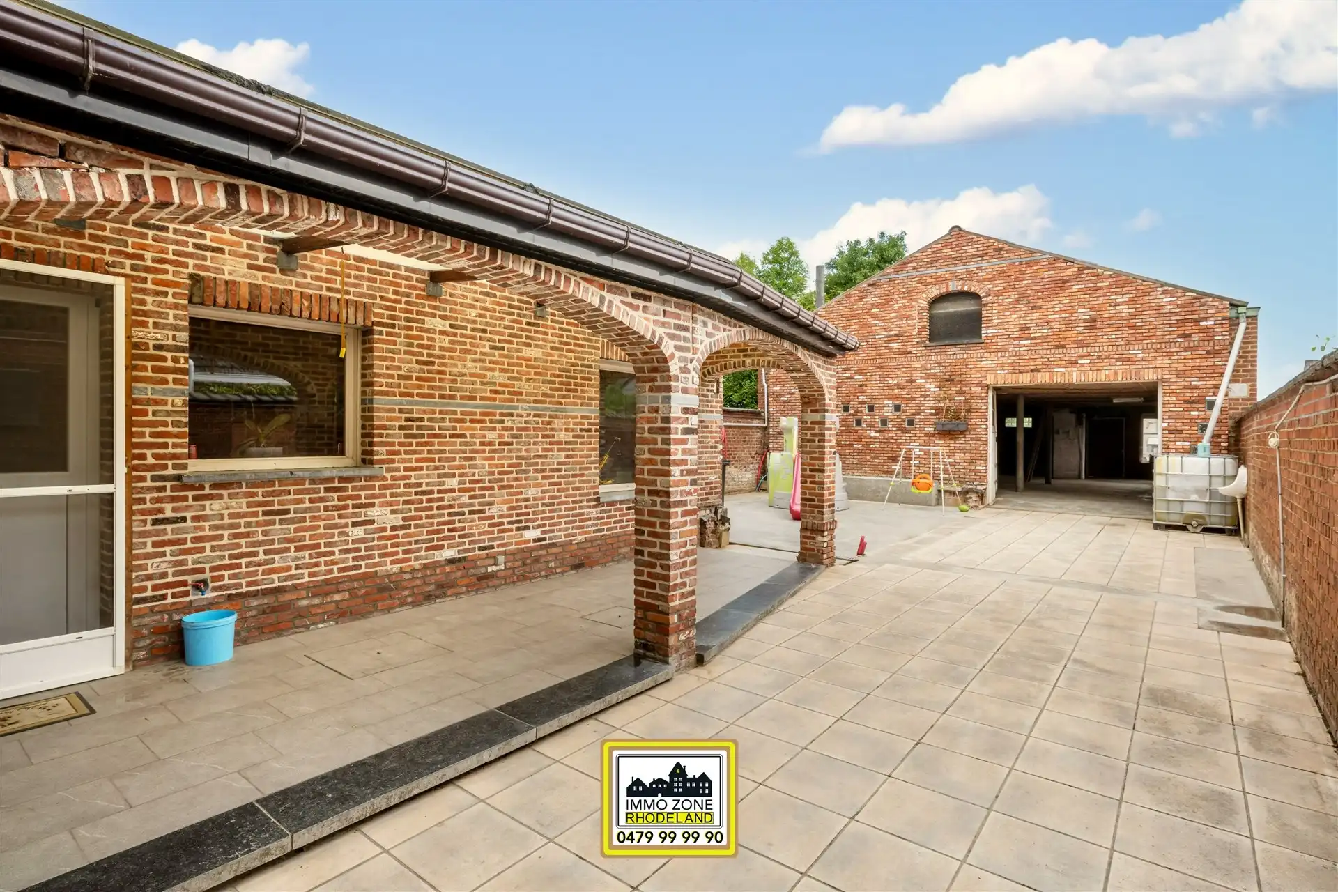 Zeer ruime woning met magazijn en tuin foto 17
