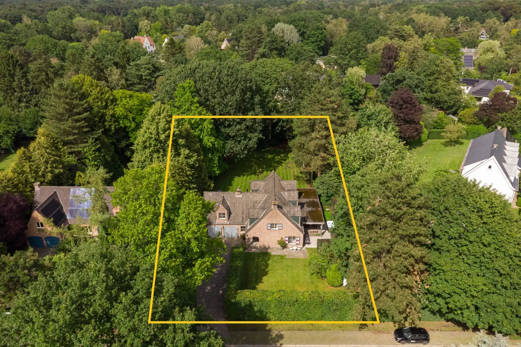 Exclusieve gemeubileerde villa op 2.050m² te Schilde-Bergen foto {{pictureIndex}}